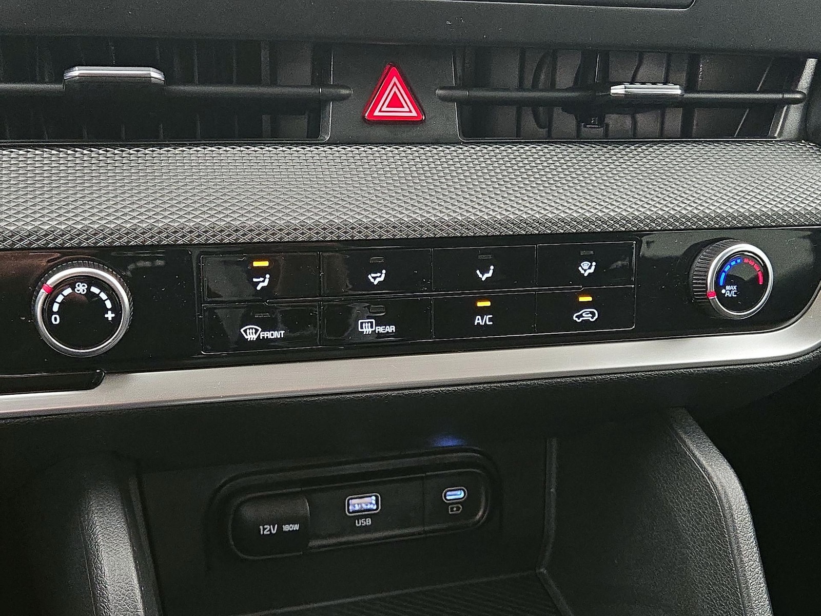 2025 Kia Sportage LX - Photo 17