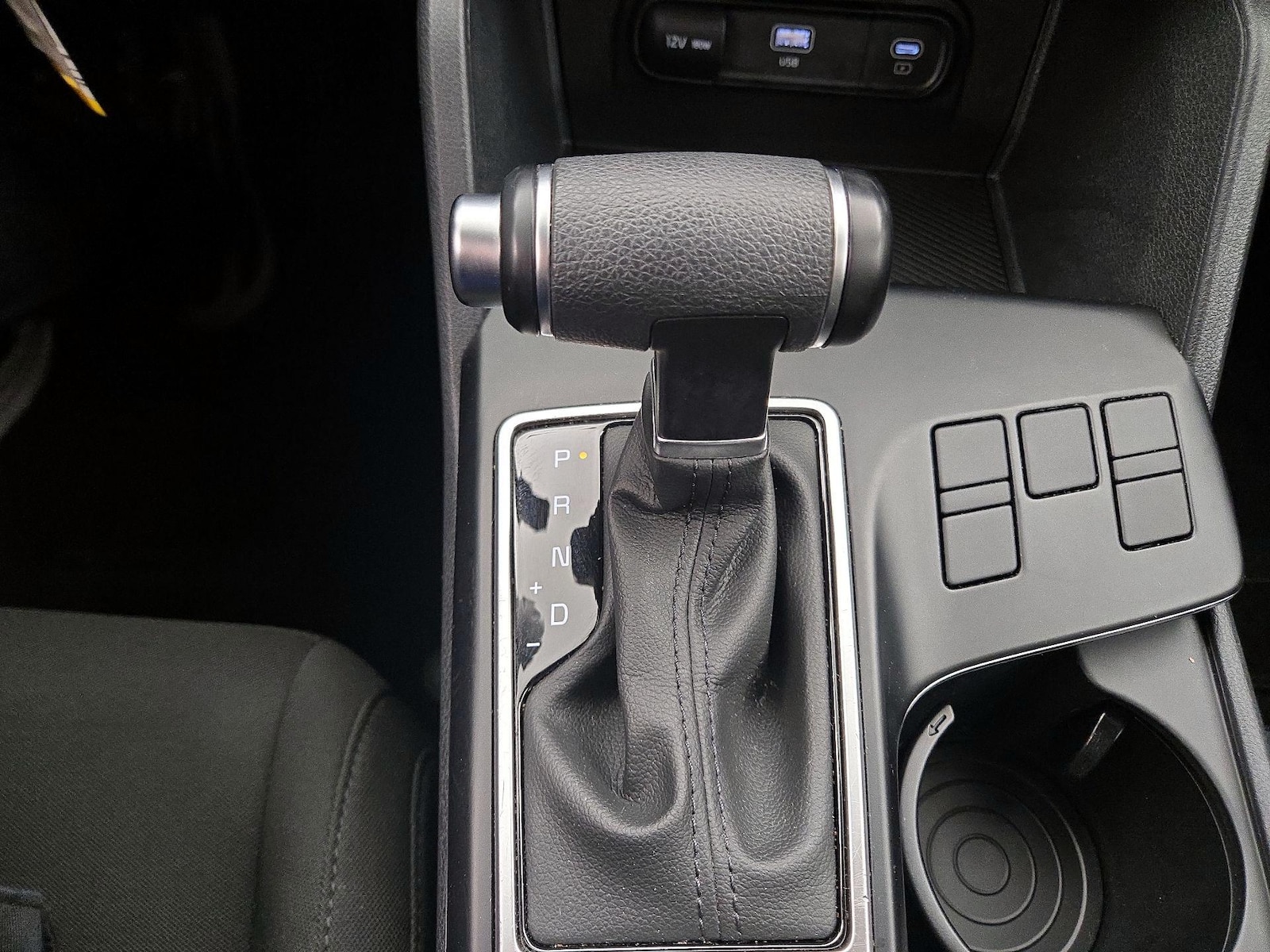 2025 Kia Sportage LX - Photo 18