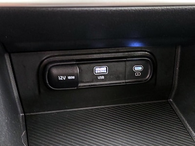 USB/AUX Ports