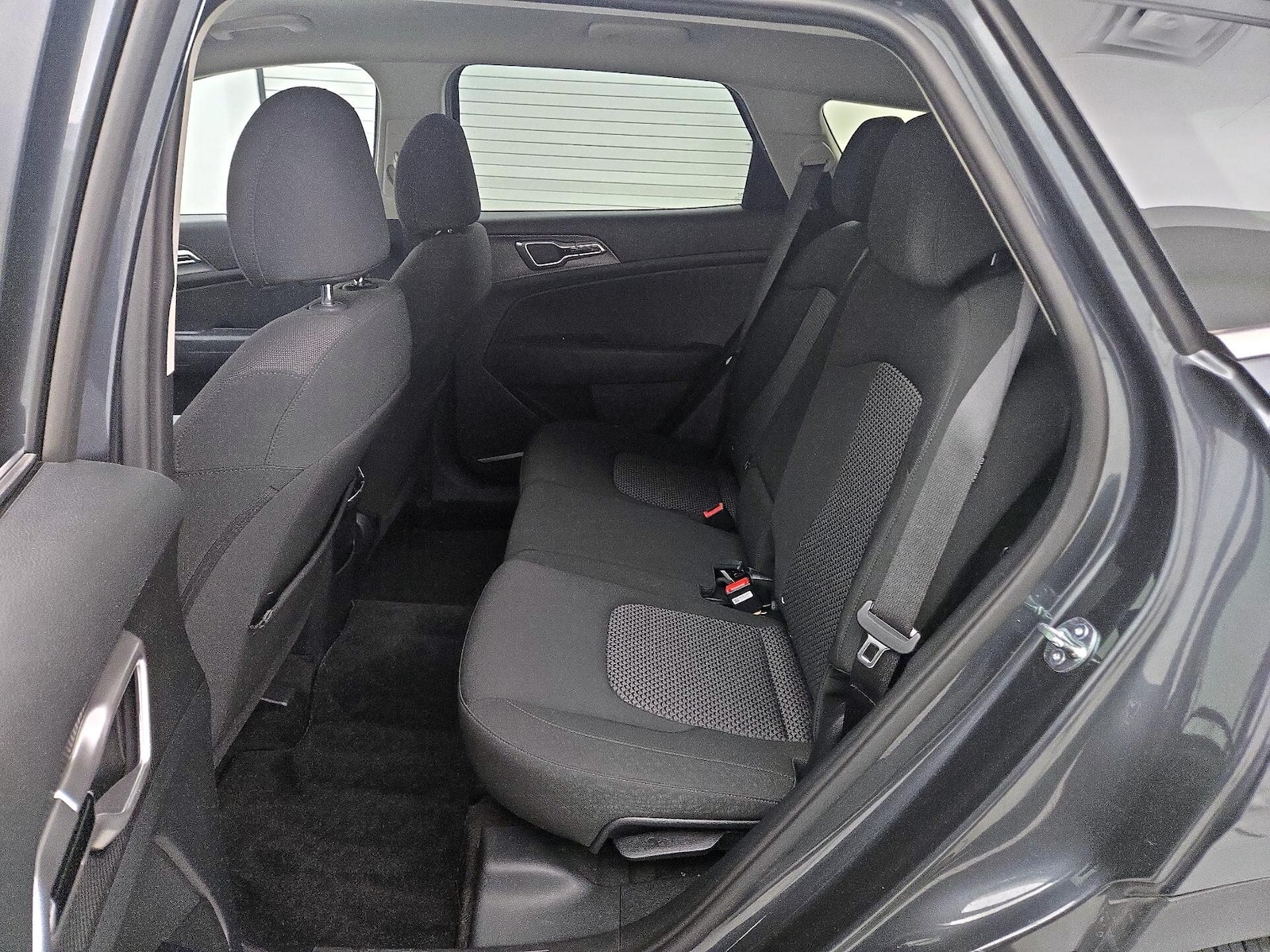 2025 Kia Sportage LX - Photo 20