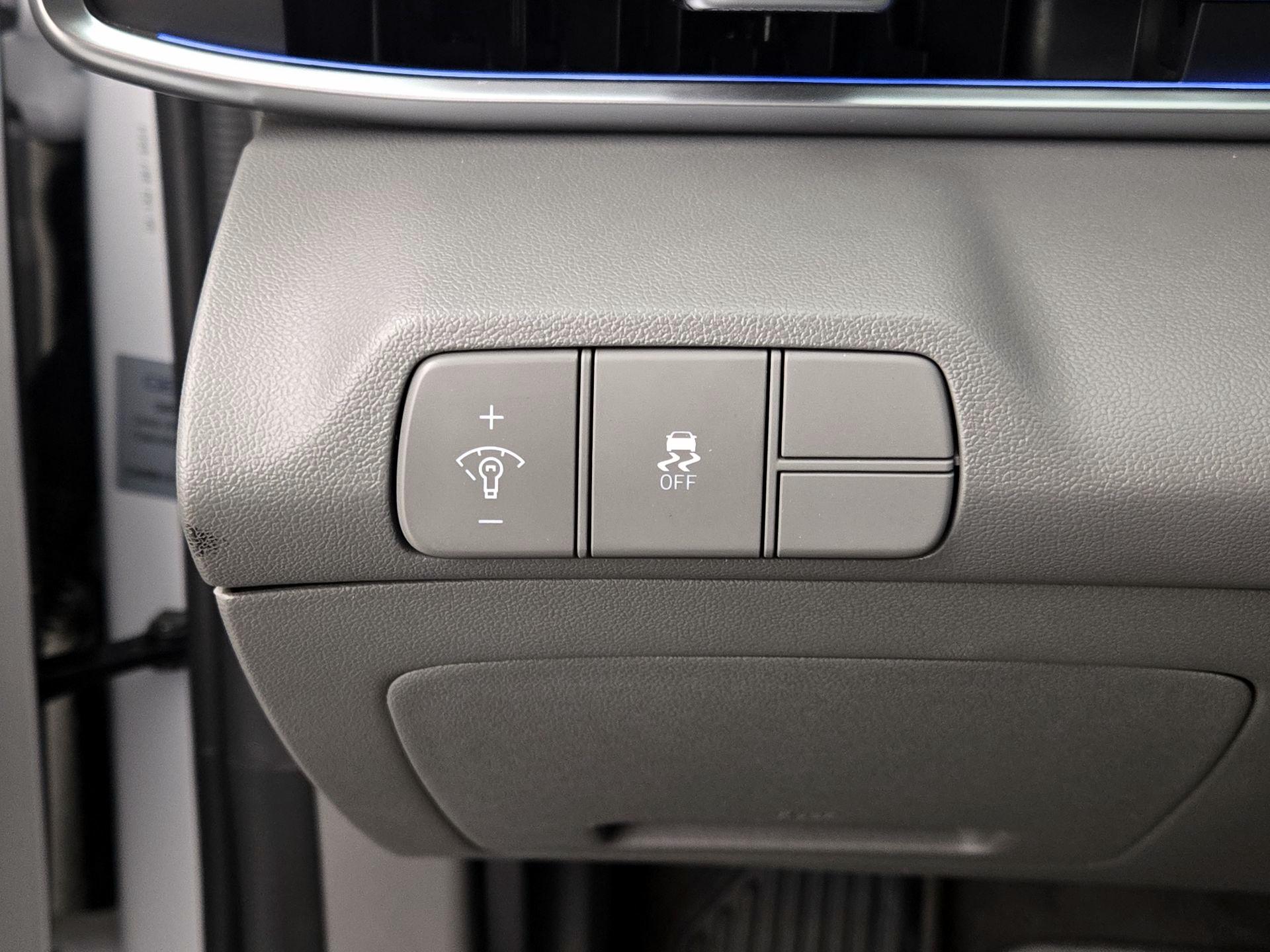 Thumbnail: 2025 Hyundai Elantra - 13