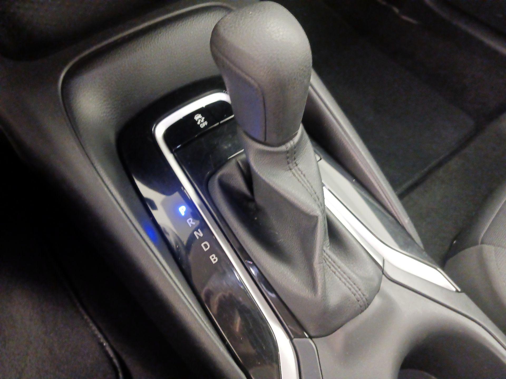 Thumbnail: 2025 Toyota Corolla - 18