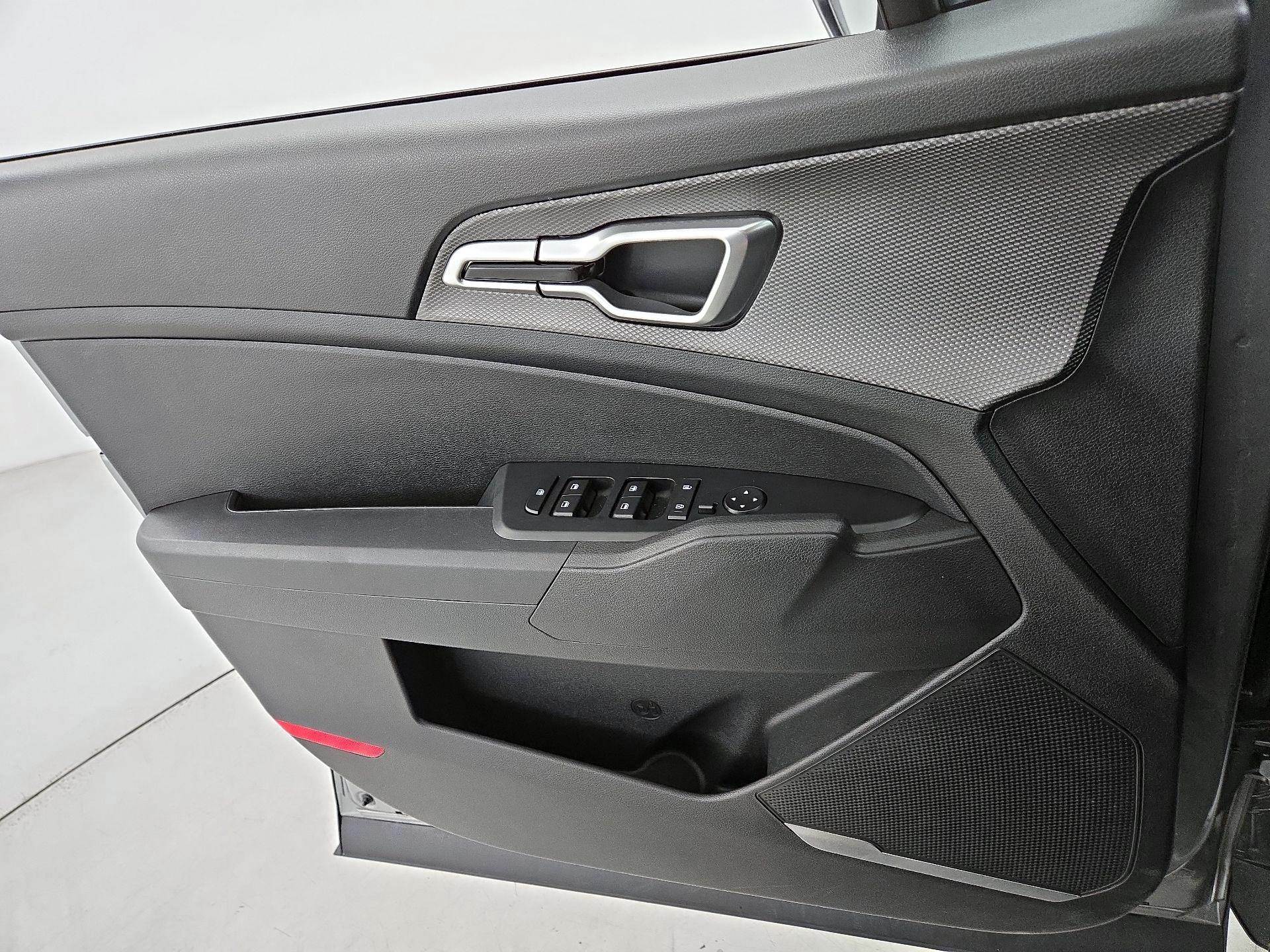 Thumbnail: 2025 Kia Sportage - 12