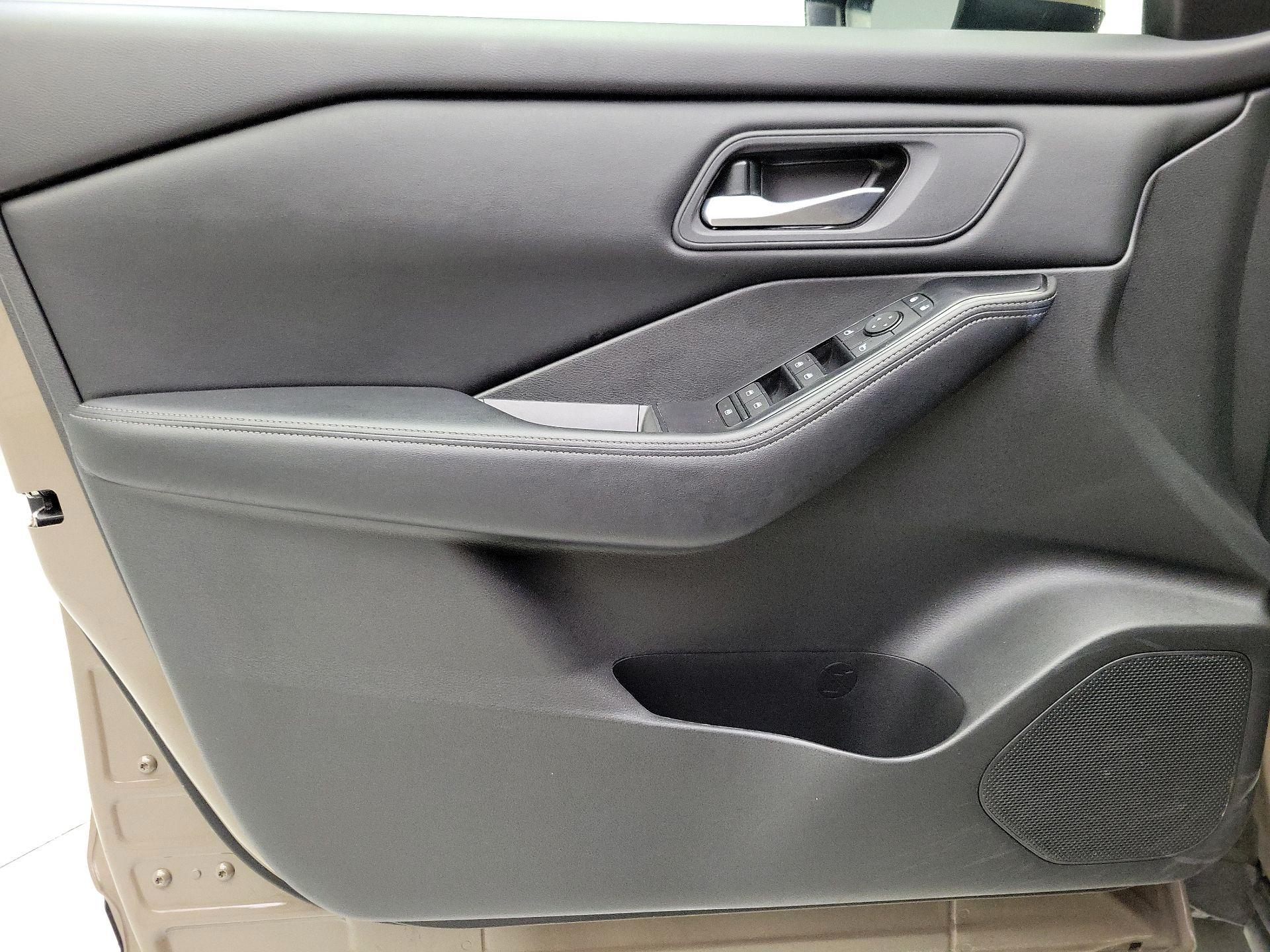 Thumbnail: 2025 Nissan Rogue - 12