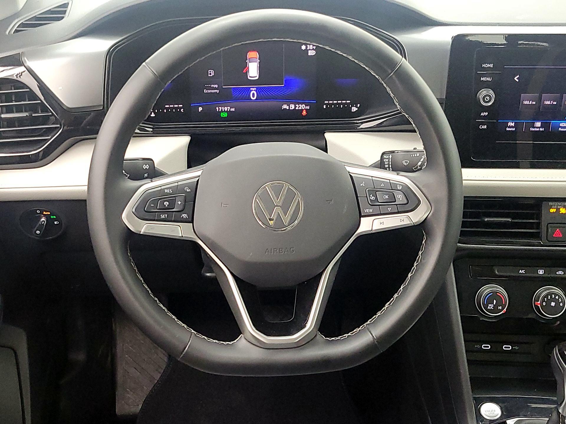 Thumbnail: 2025 Volkswagen Taos - 10