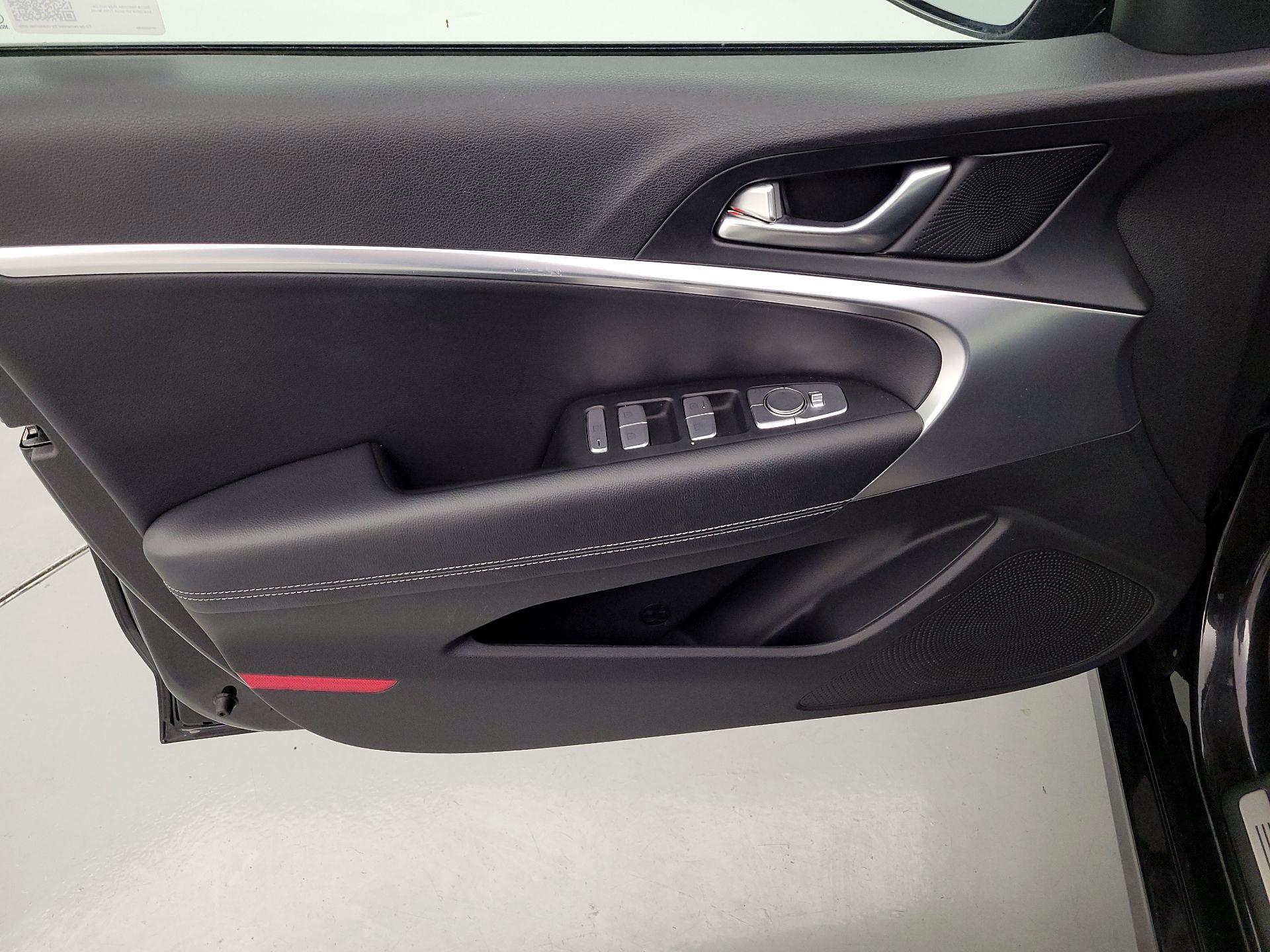 Thumbnail: 2025 Genesis G70 - 12