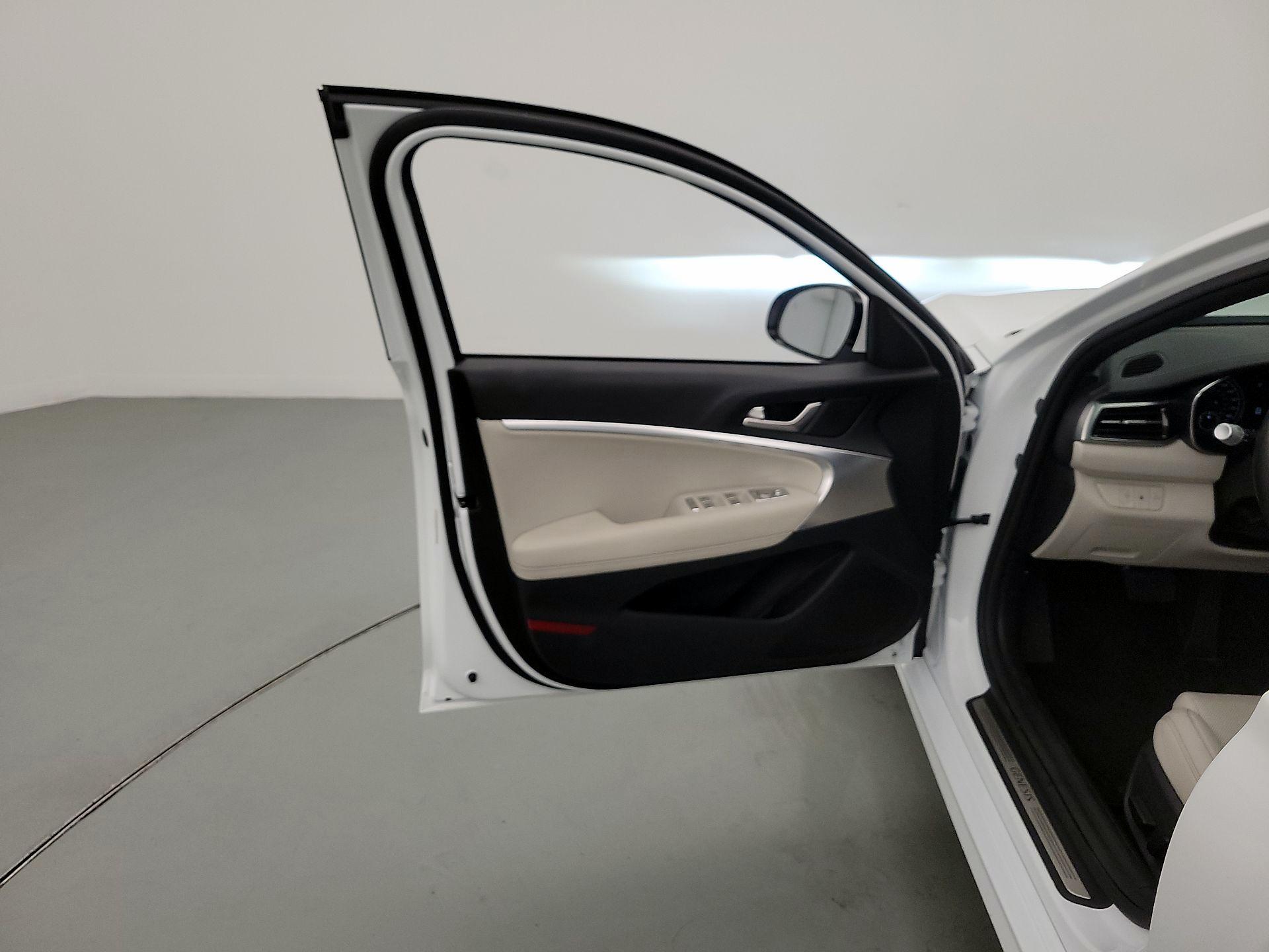 Thumbnail: 2025 Genesis G70 - 12