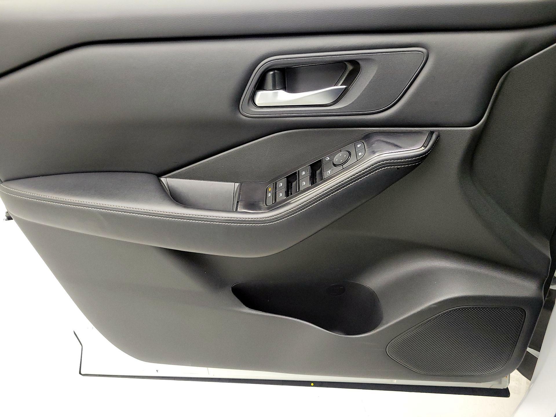 Thumbnail: 2025 Nissan Rogue - 10