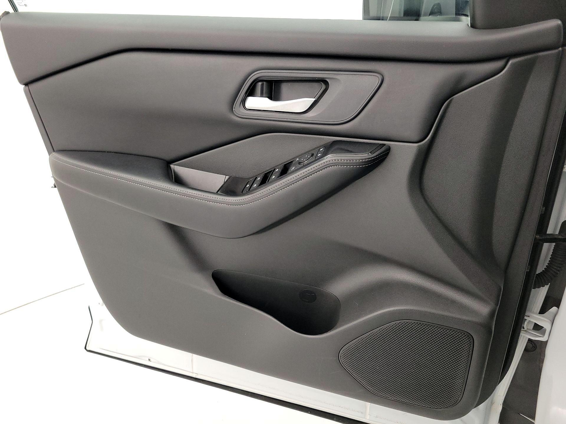 Thumbnail: 2025 Nissan Rogue - 12