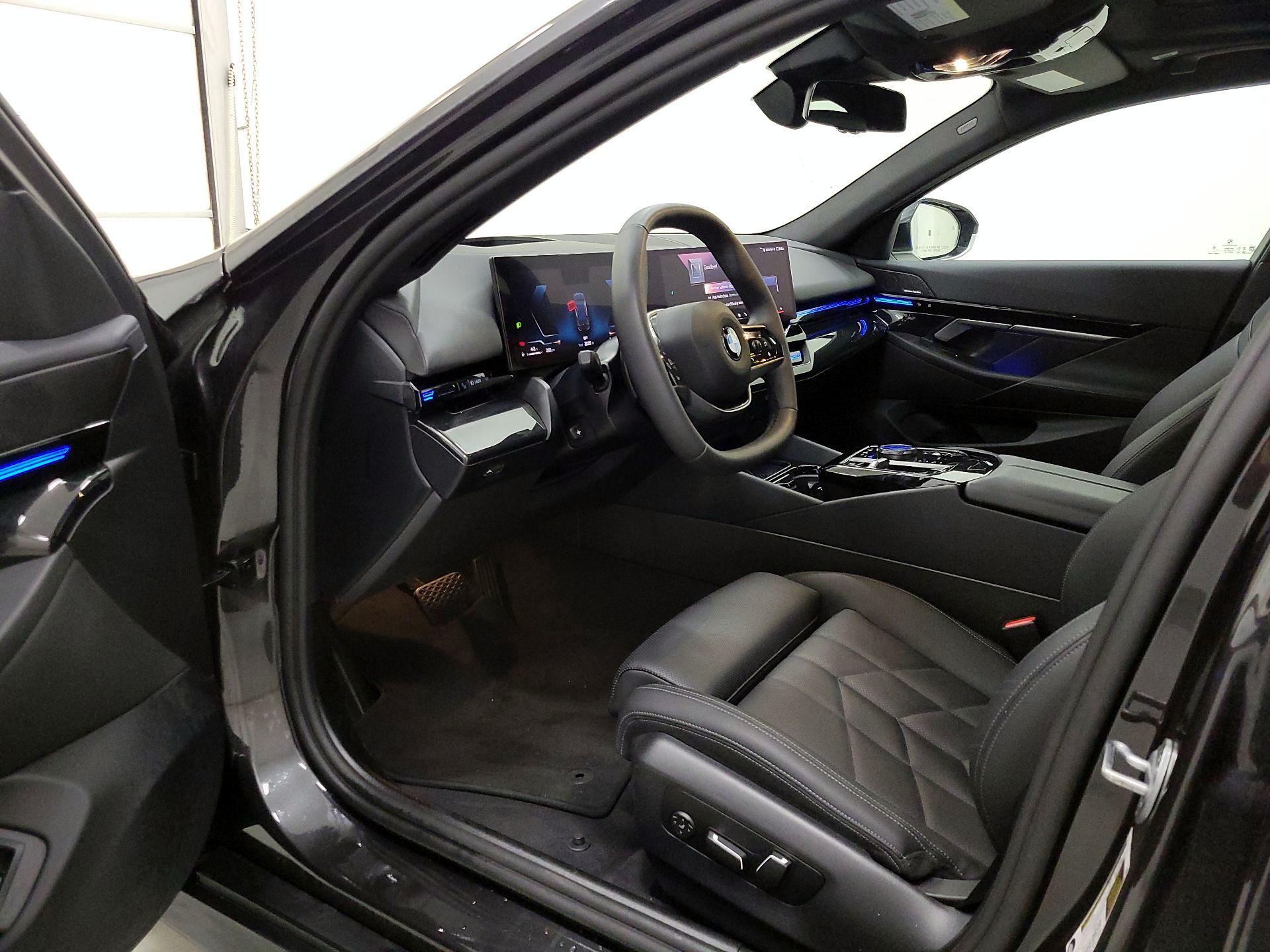 Thumbnail: 2025 BMW 5 Series - 11