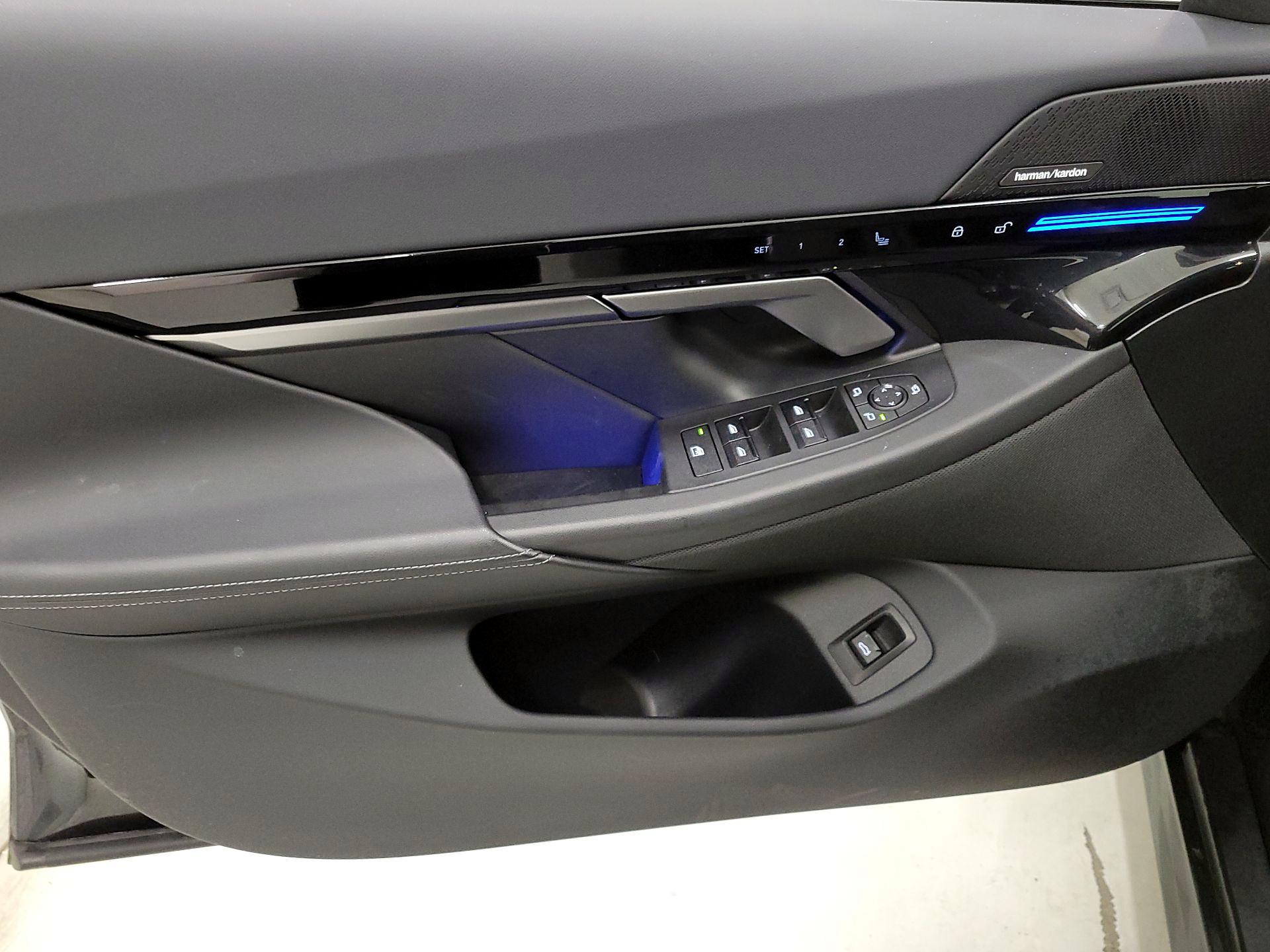 Thumbnail: 2025 BMW 5 Series - 12