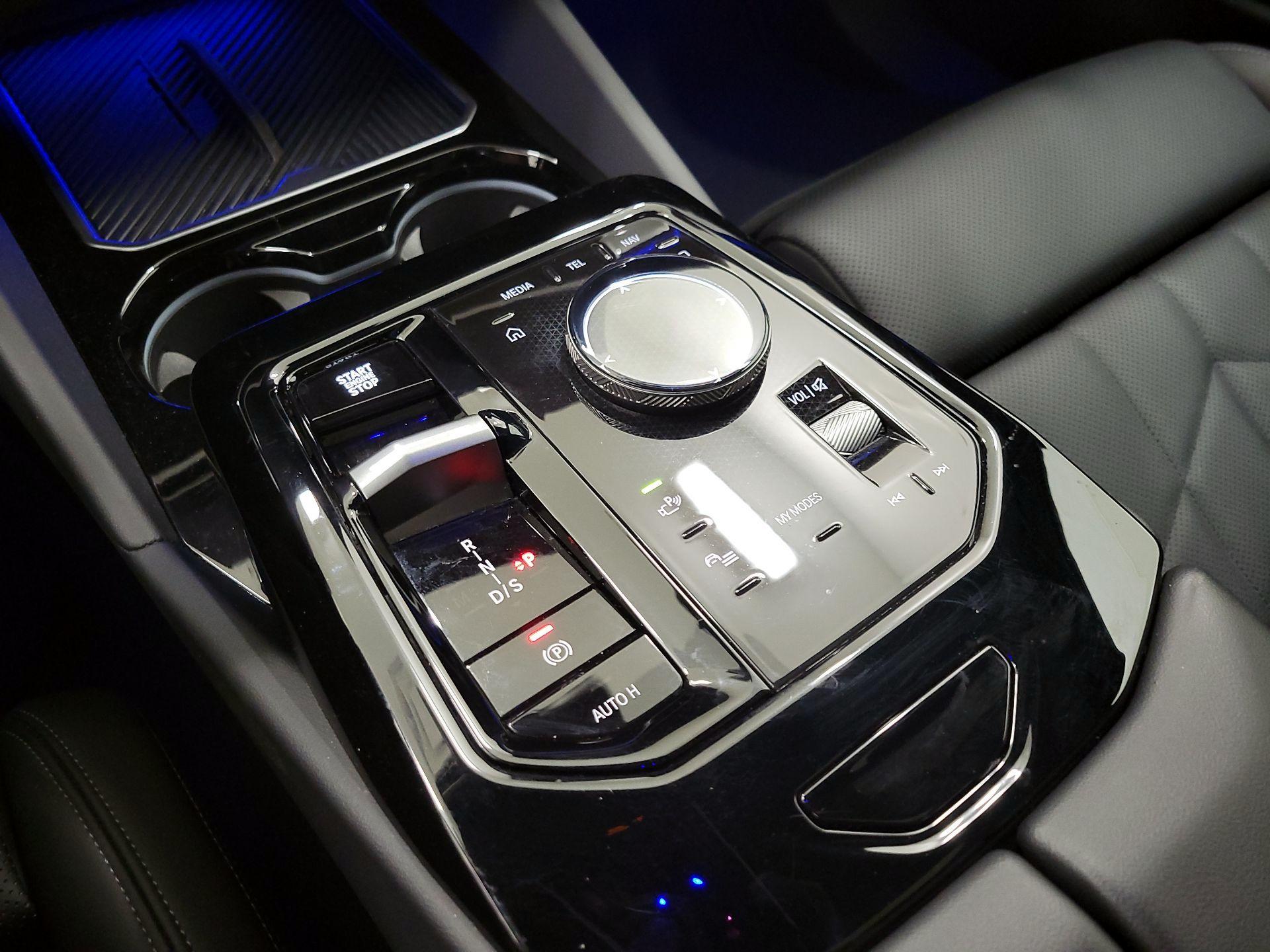 Thumbnail: 2025 BMW 5 Series - 17