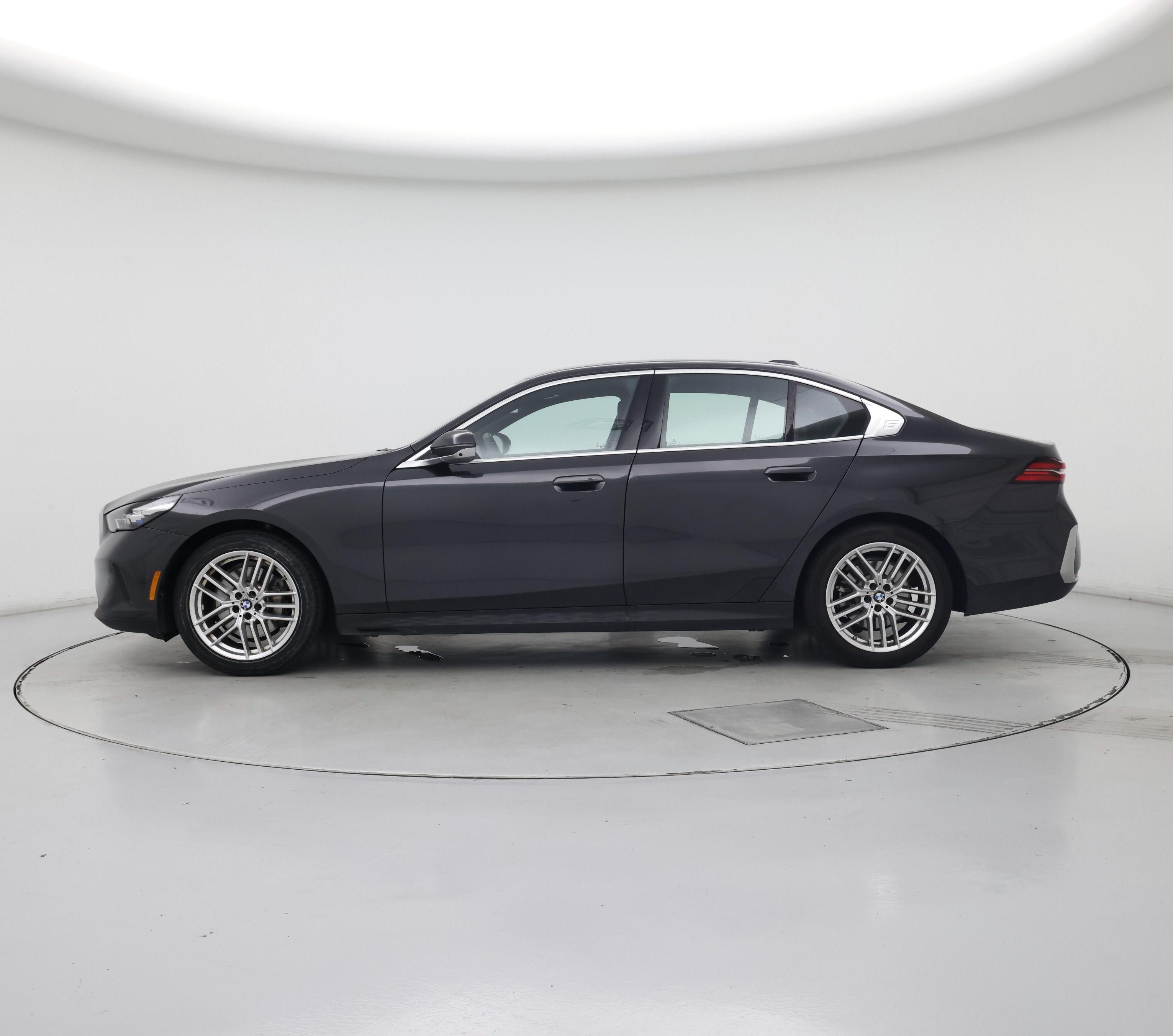 Thumbnail: 2025 BMW 5 Series - 3