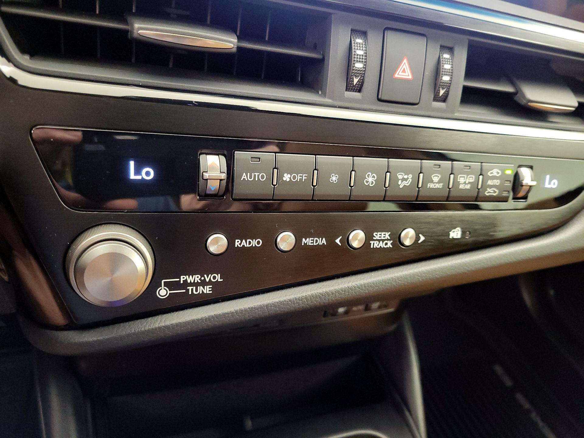 Thumbnail: 2024 Lexus ES - 15