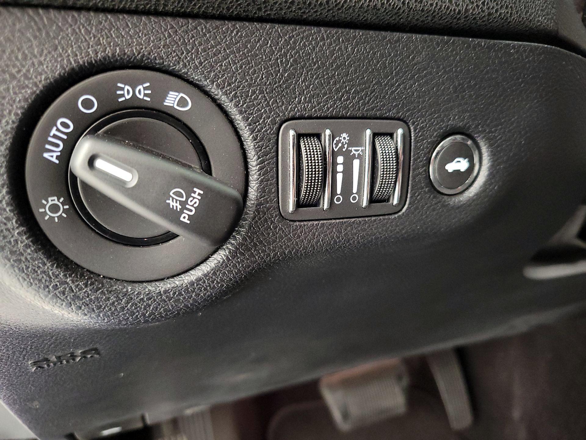 Thumbnail: 2018 Dodge Charger - 13