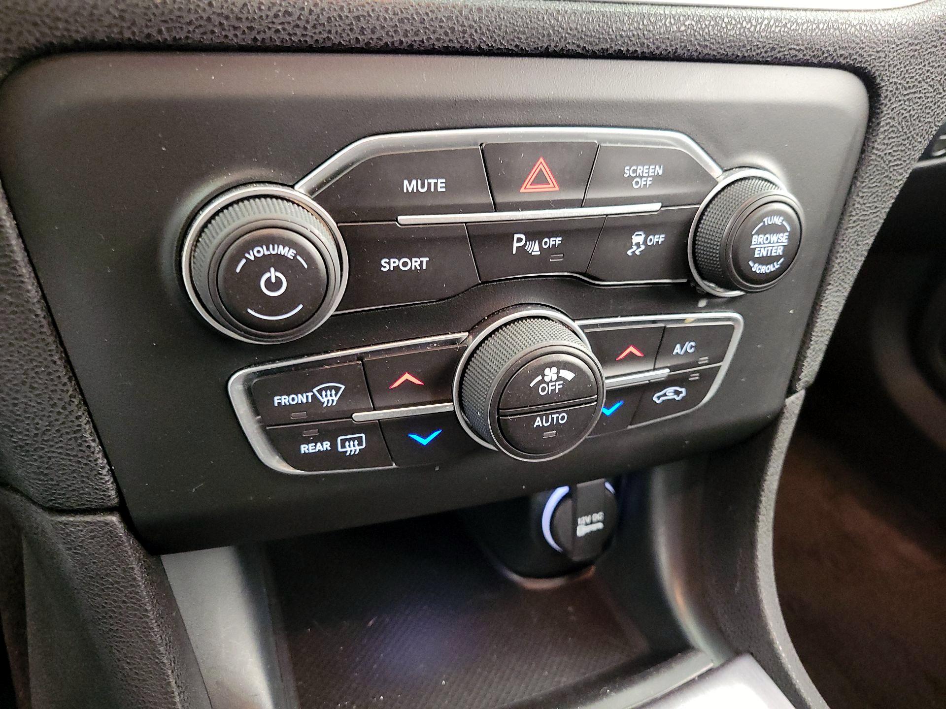 Thumbnail: 2018 Dodge Charger - 16