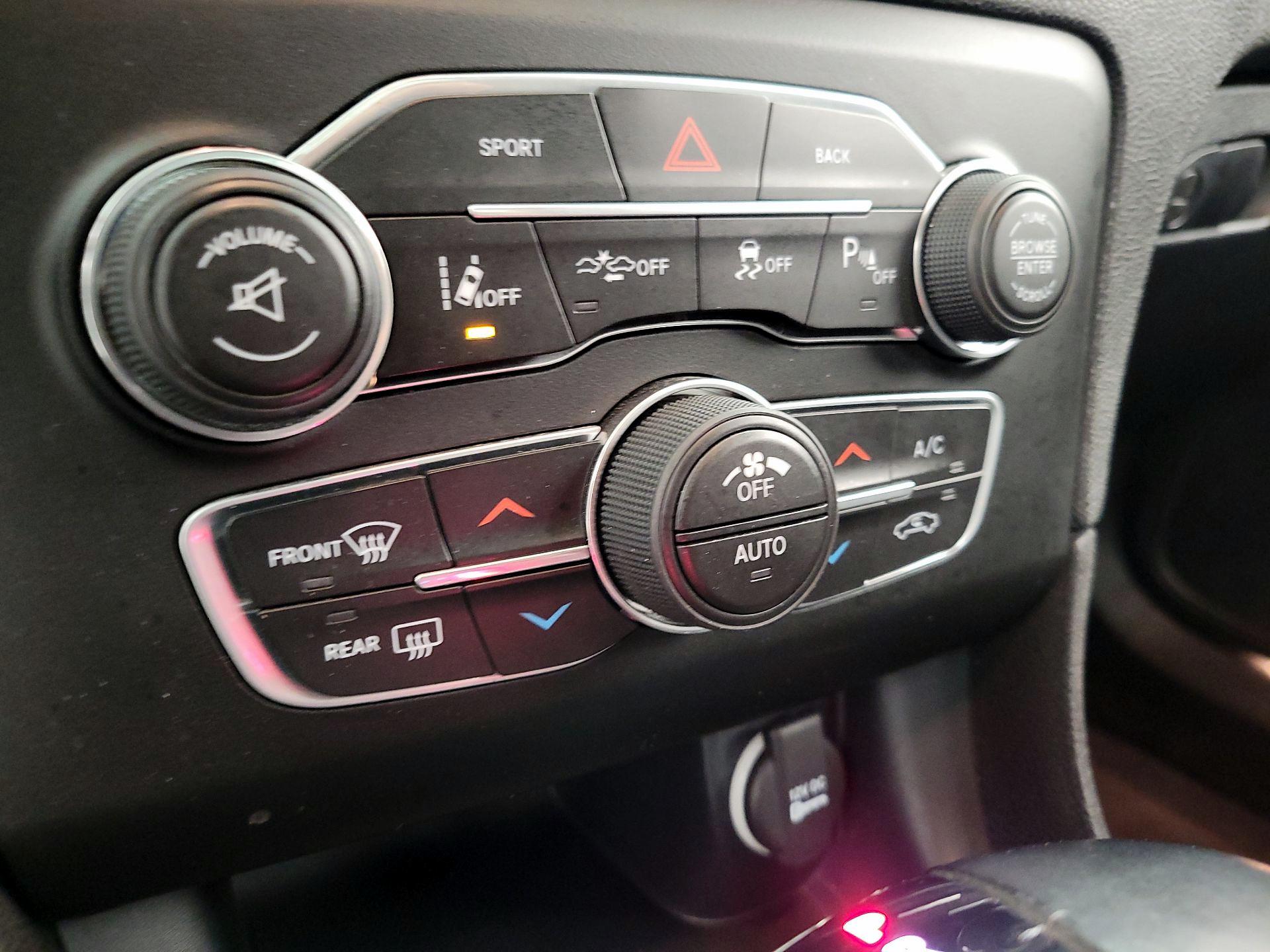 Thumbnail: 2015 Dodge Charger - 16