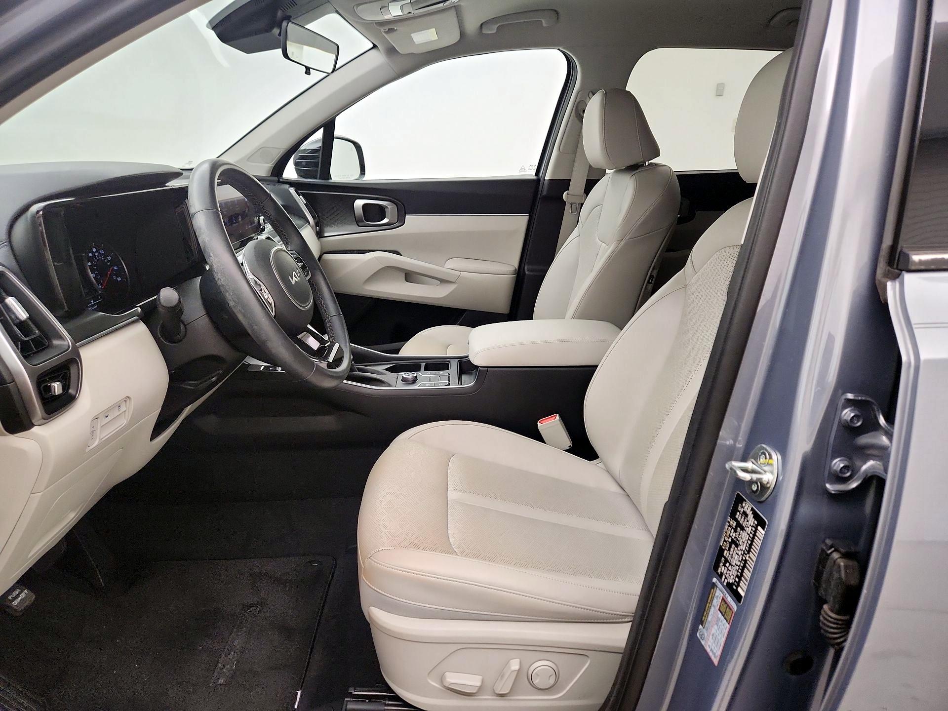 Thumbnail: 2023 Kia Sorento - 11