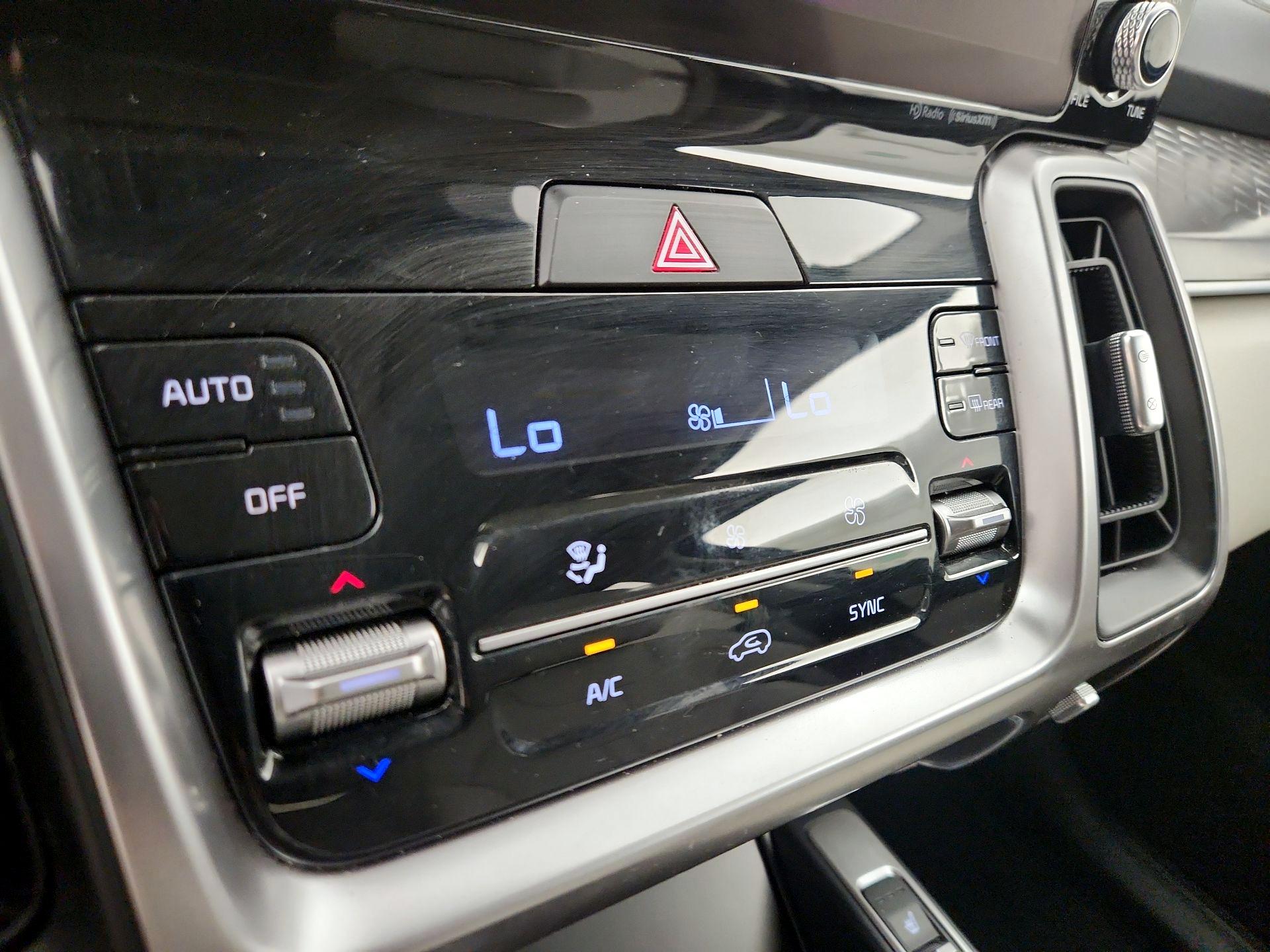 Thumbnail: 2023 Kia Sorento - 17