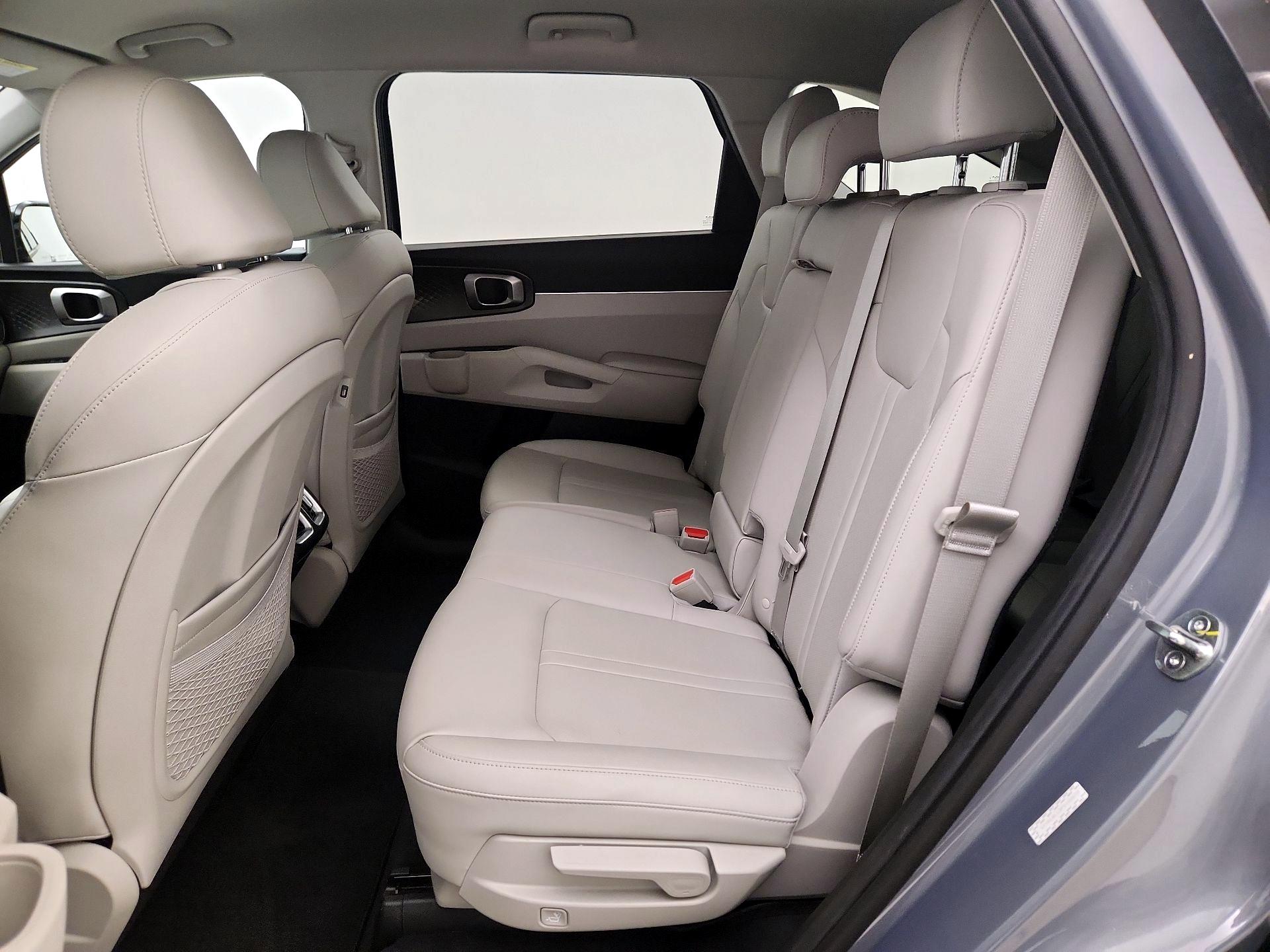 Thumbnail: 2023 Kia Sorento - 20