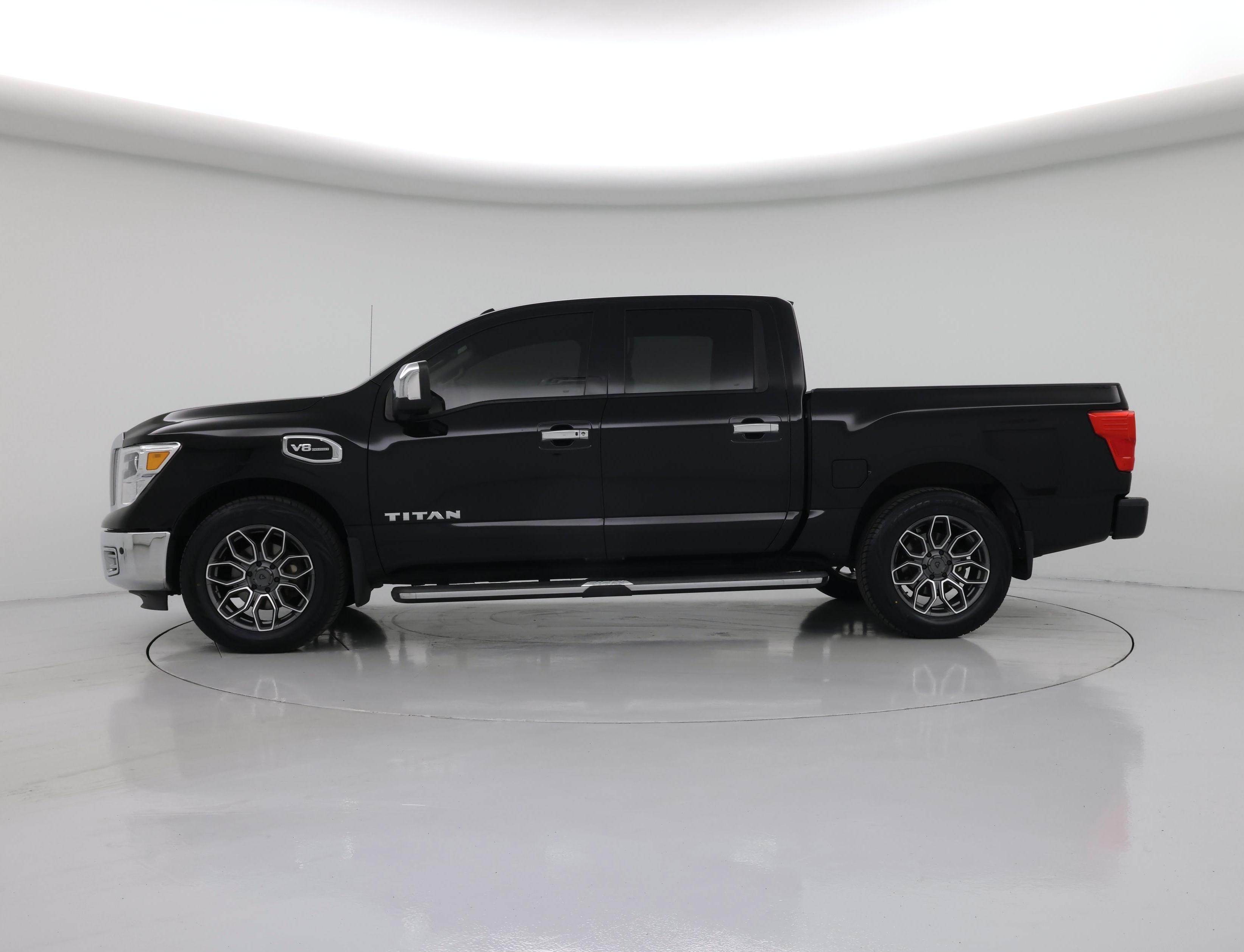 Thumbnail: 2017 Nissan Titan - 3