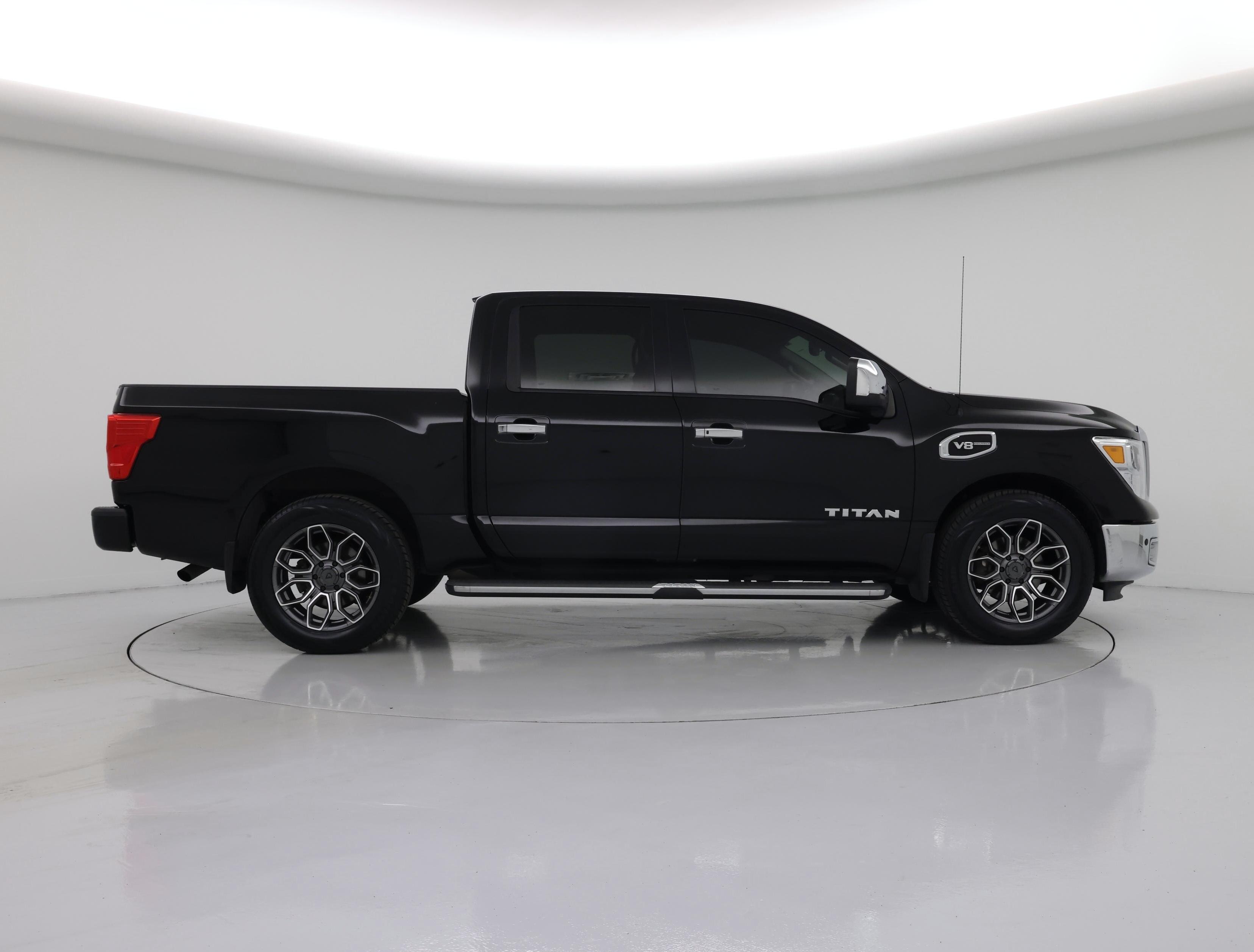 Thumbnail: 2017 Nissan Titan - 7