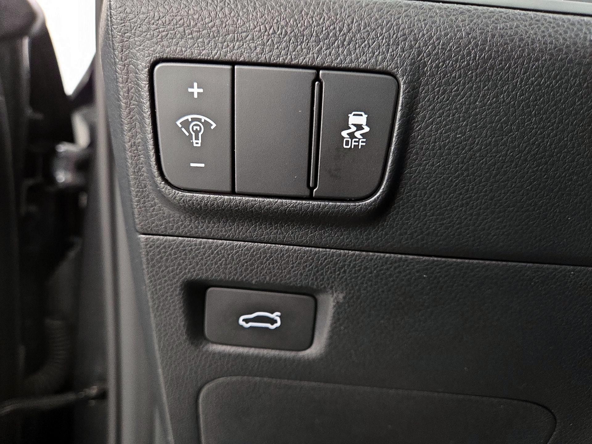 Thumbnail: 2025 Kia K5 - 13