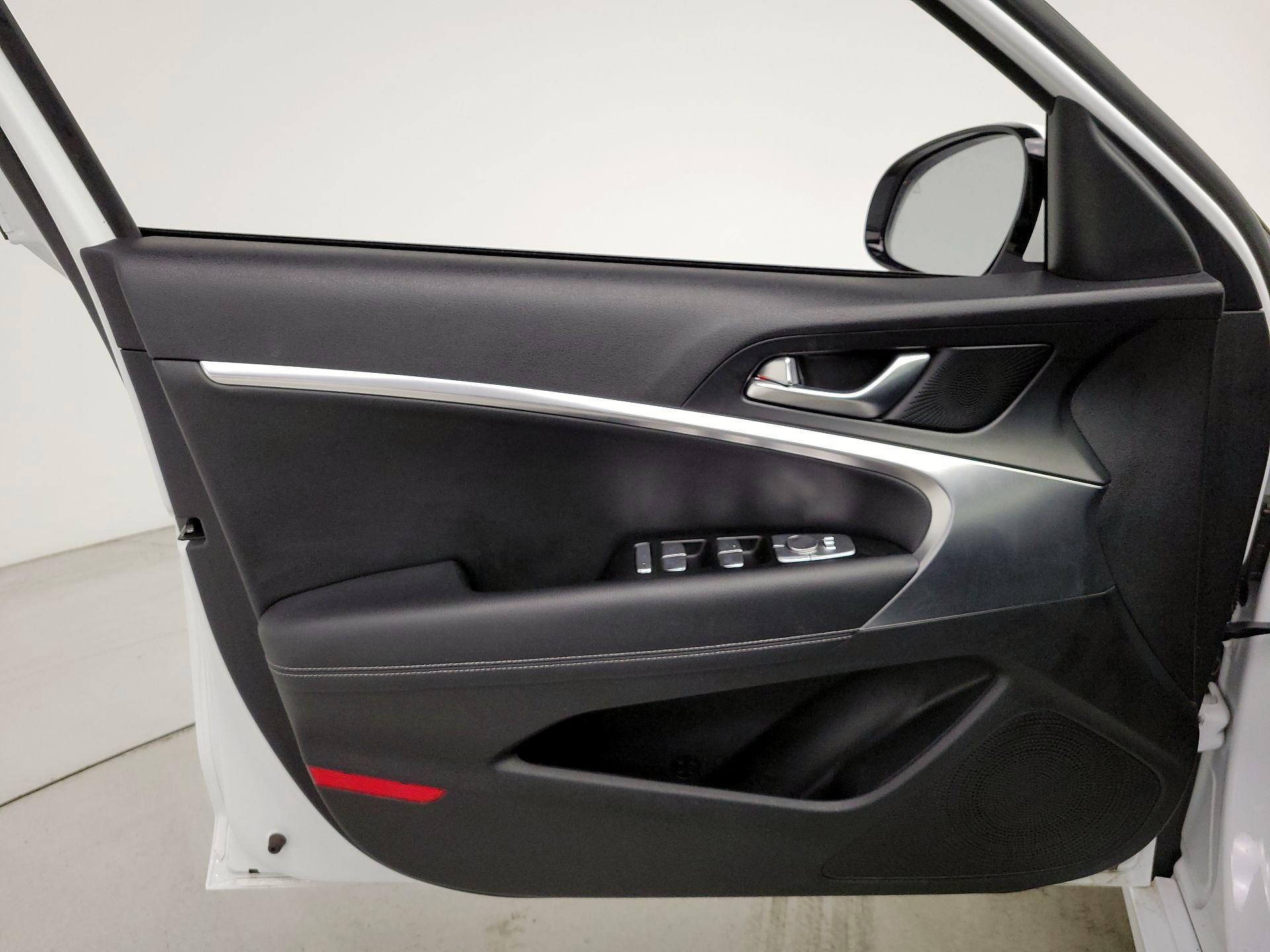 Thumbnail: 2025 Genesis G70 - 12