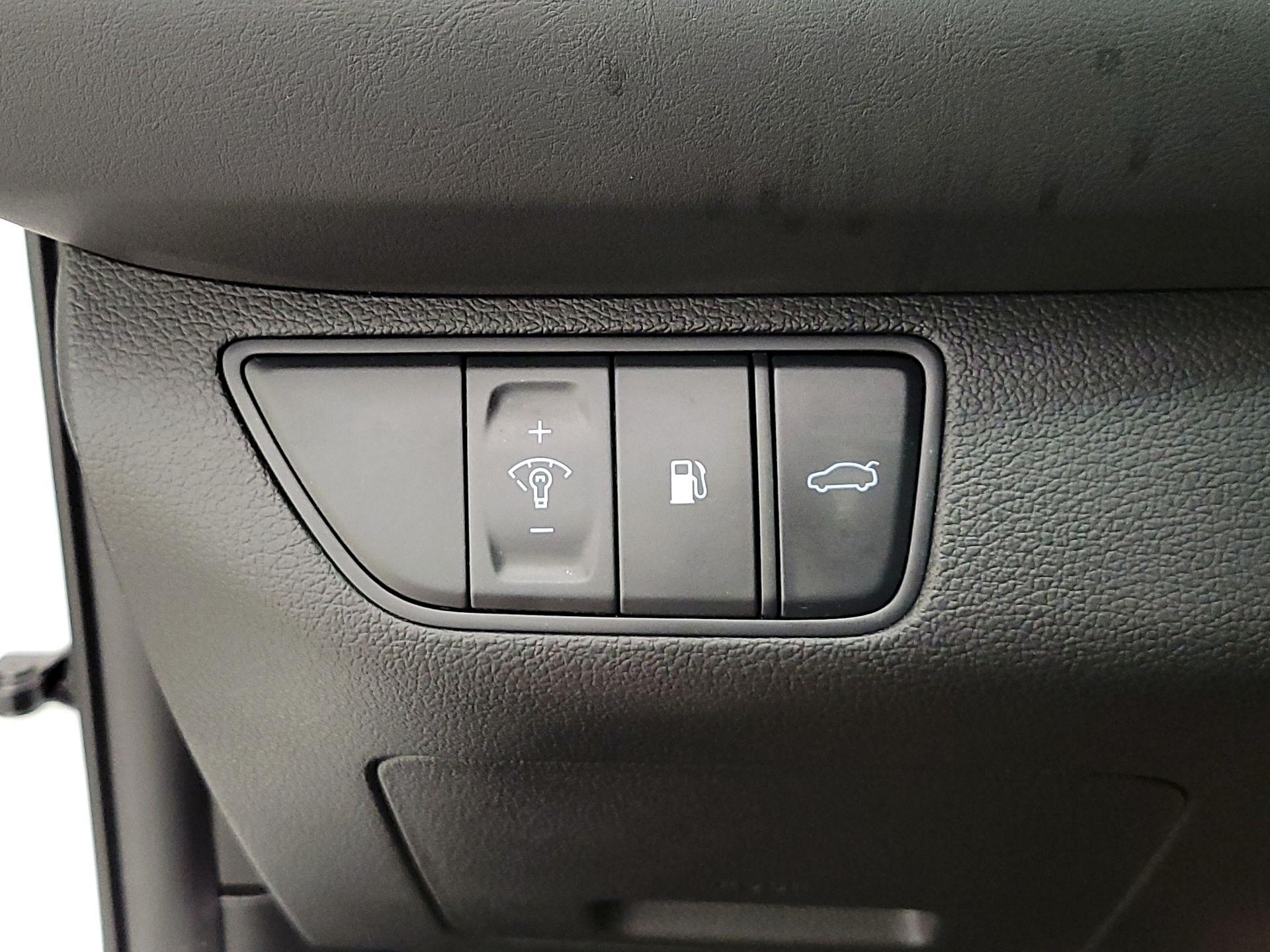 Thumbnail: 2025 Genesis G70 - 13