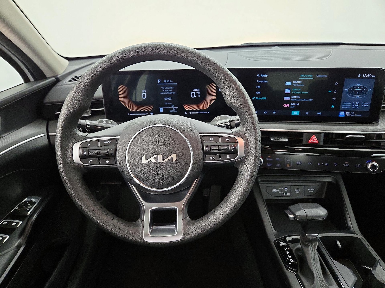 2025 Kia K5 LXS - Photo 11