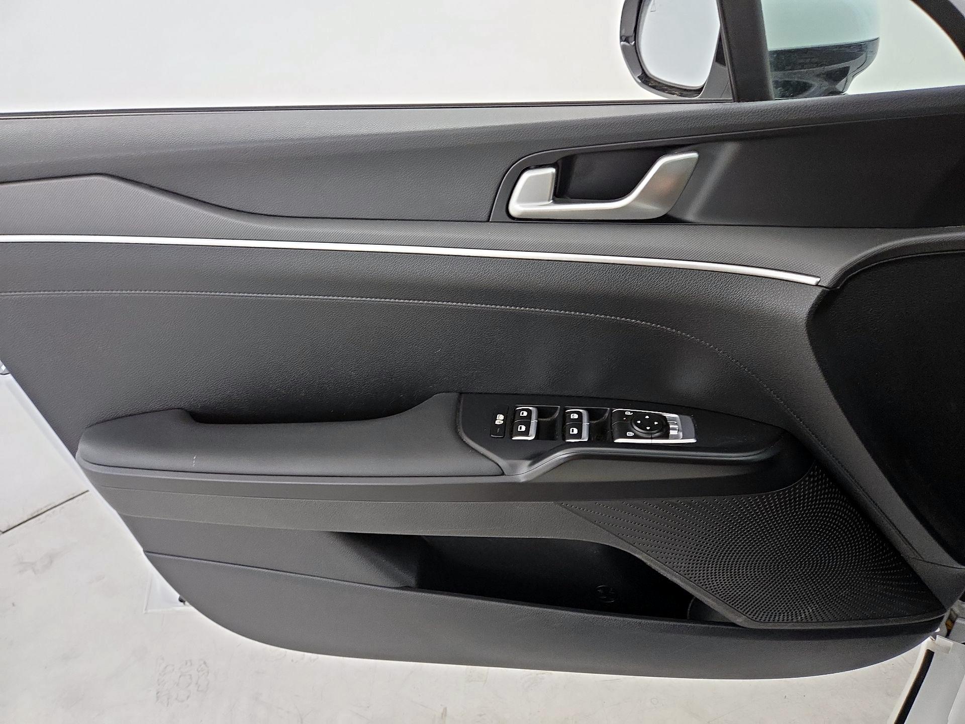 Thumbnail: 2025 Kia K5 - 12