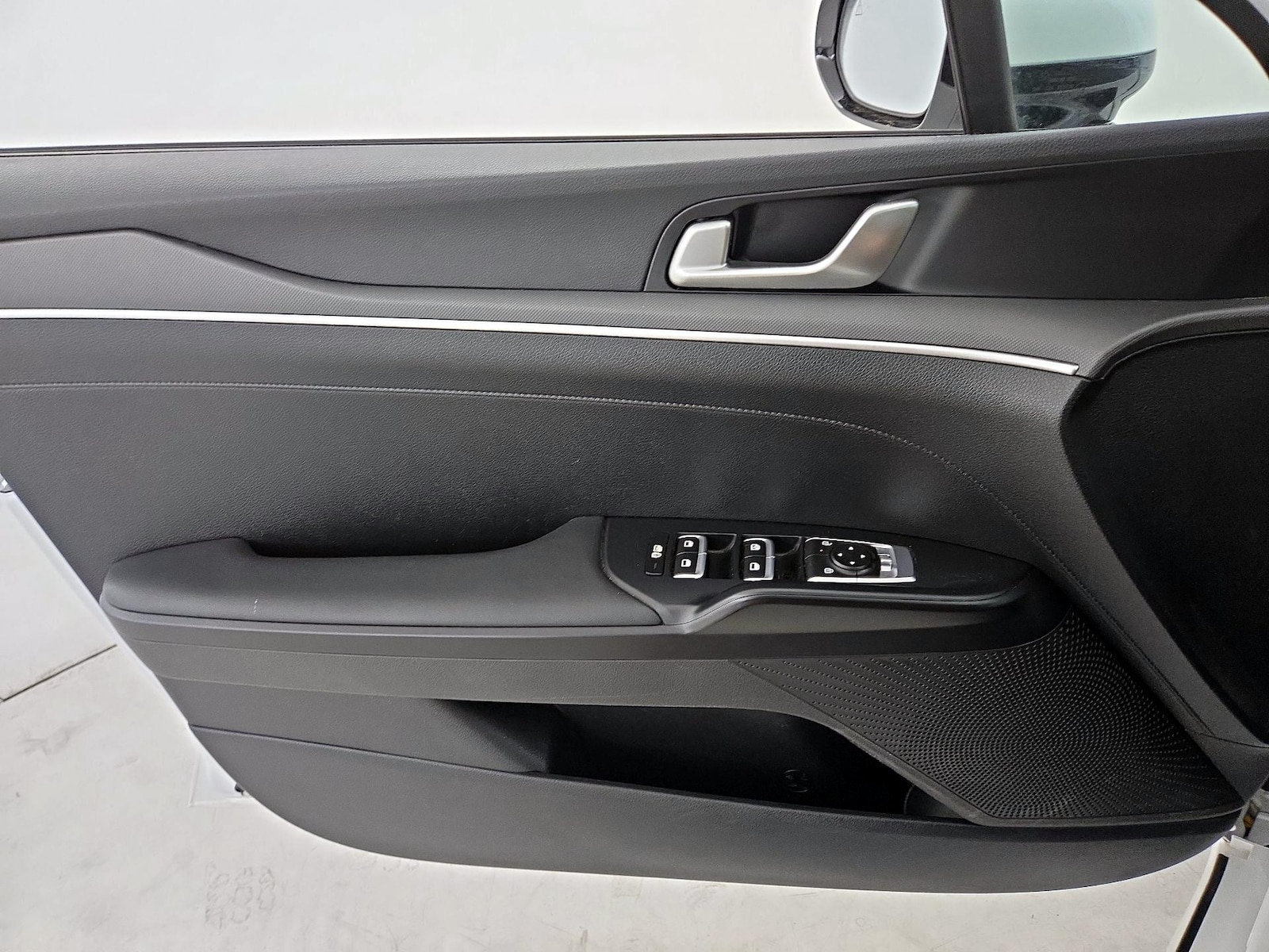 2025 Kia K5 LXS - Photo 13