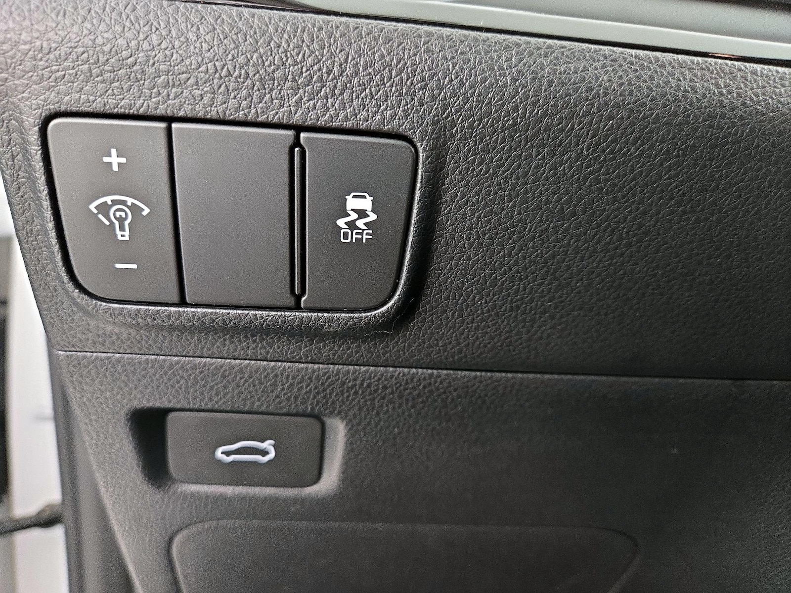 2025 Kia K5 LXS - Photo 14