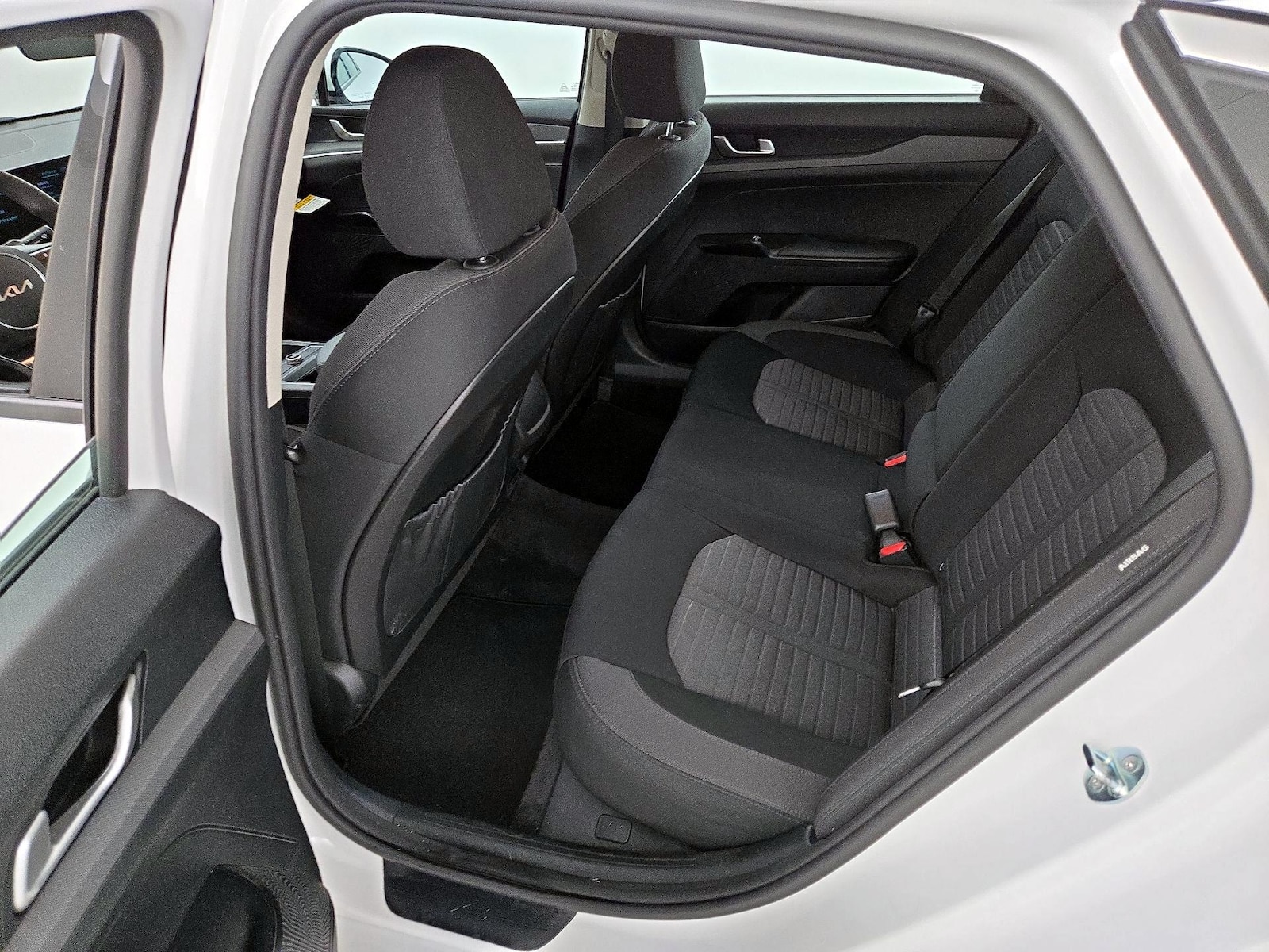 2025 Kia K5 LXS - Photo 21