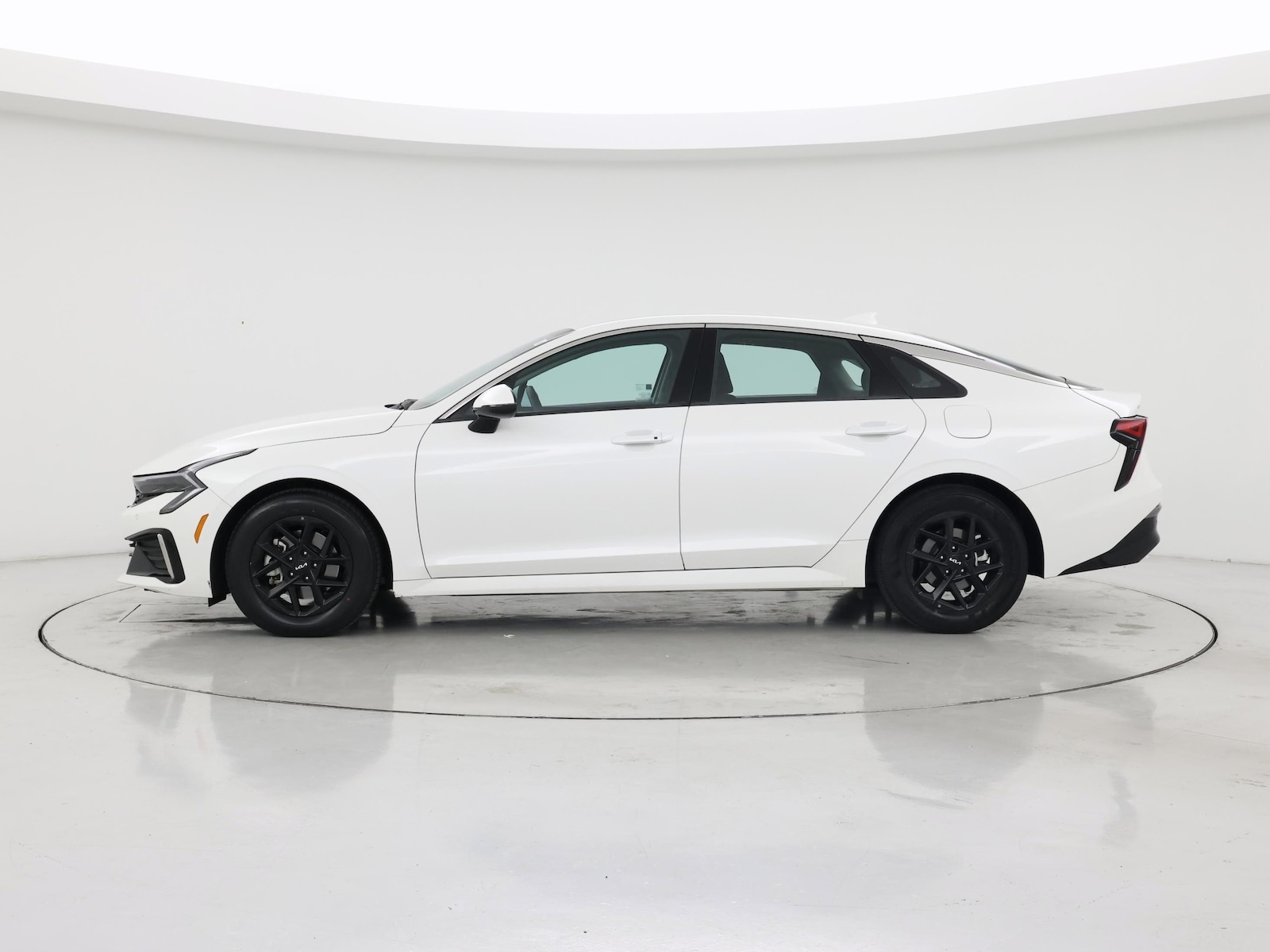 2025 Kia K5 LXS - Photo 4