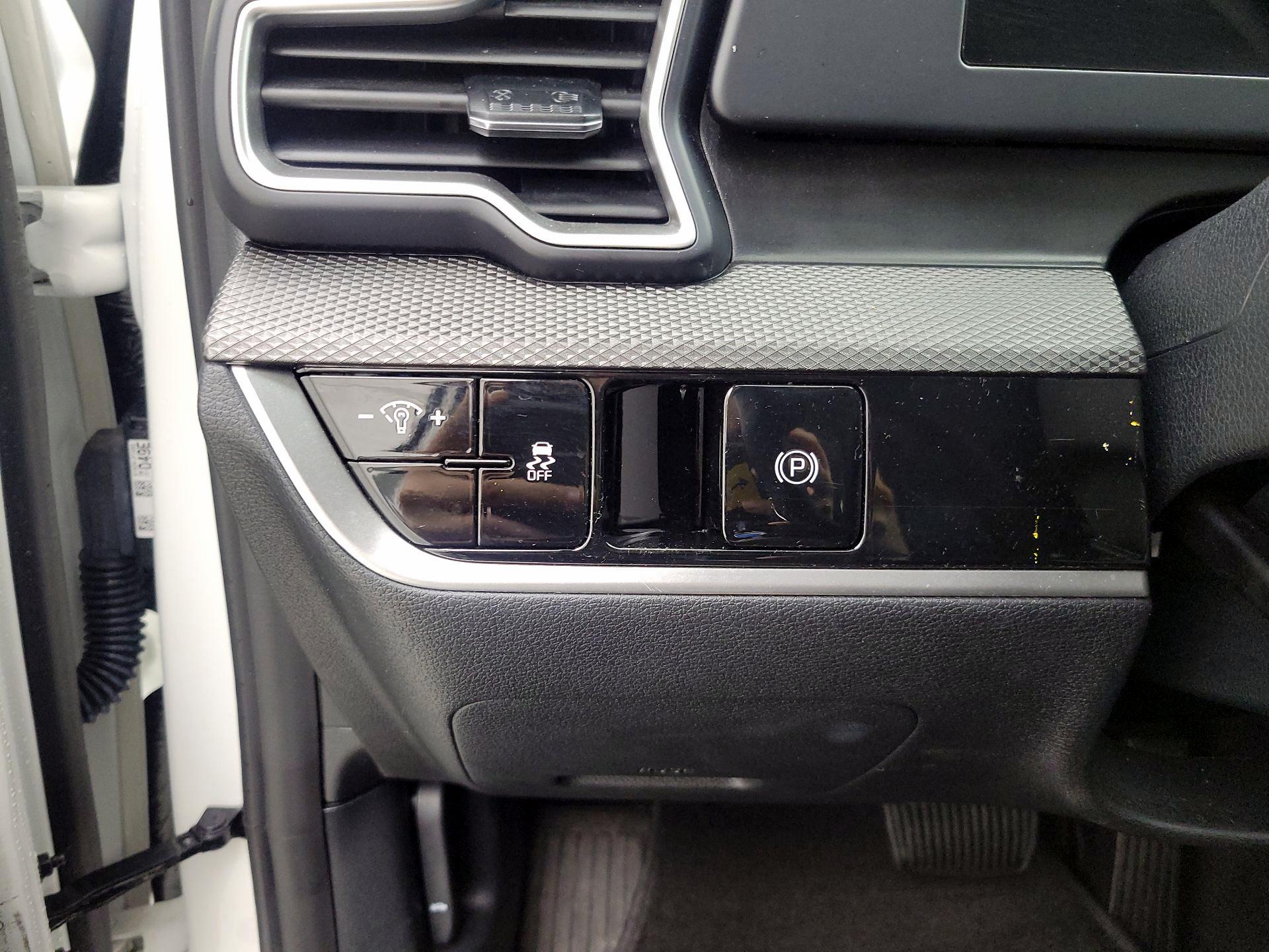 Thumbnail: 2025 Kia Sportage - 13