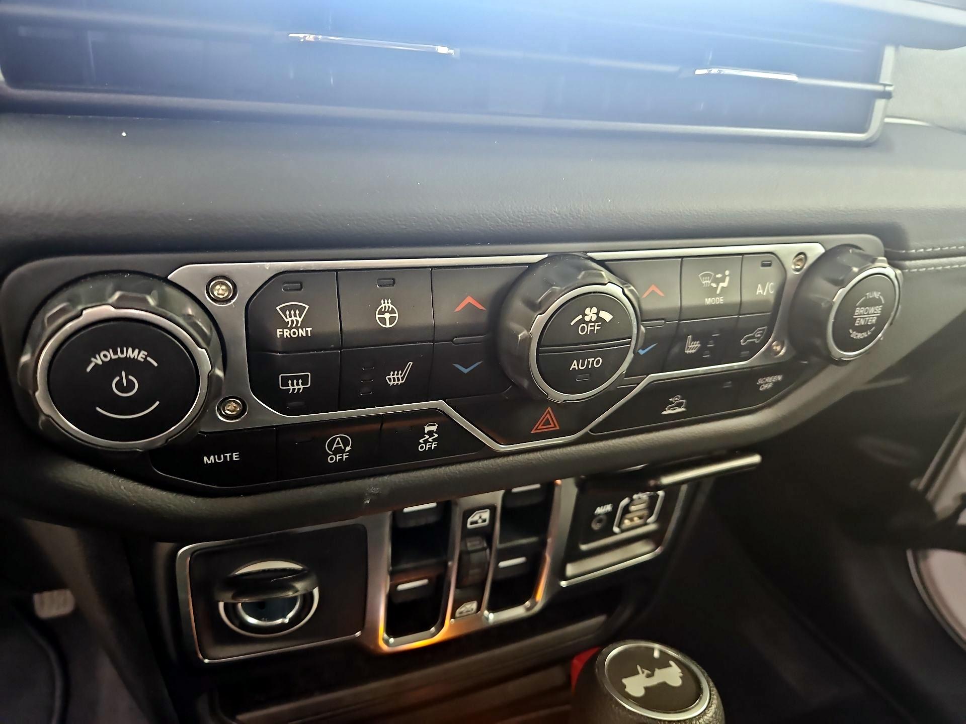 Thumbnail: 2025 Jeep Wrangler - 16
