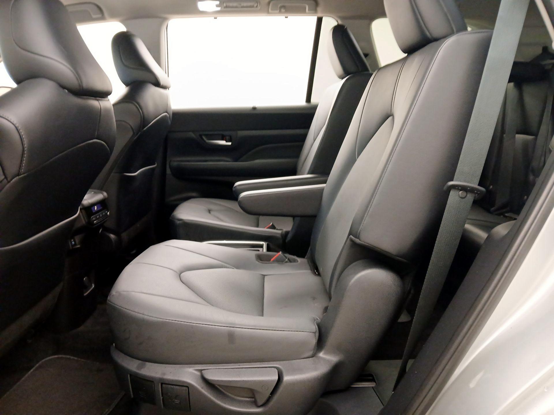 Thumbnail: 2025 Toyota Grand Highlander - 18