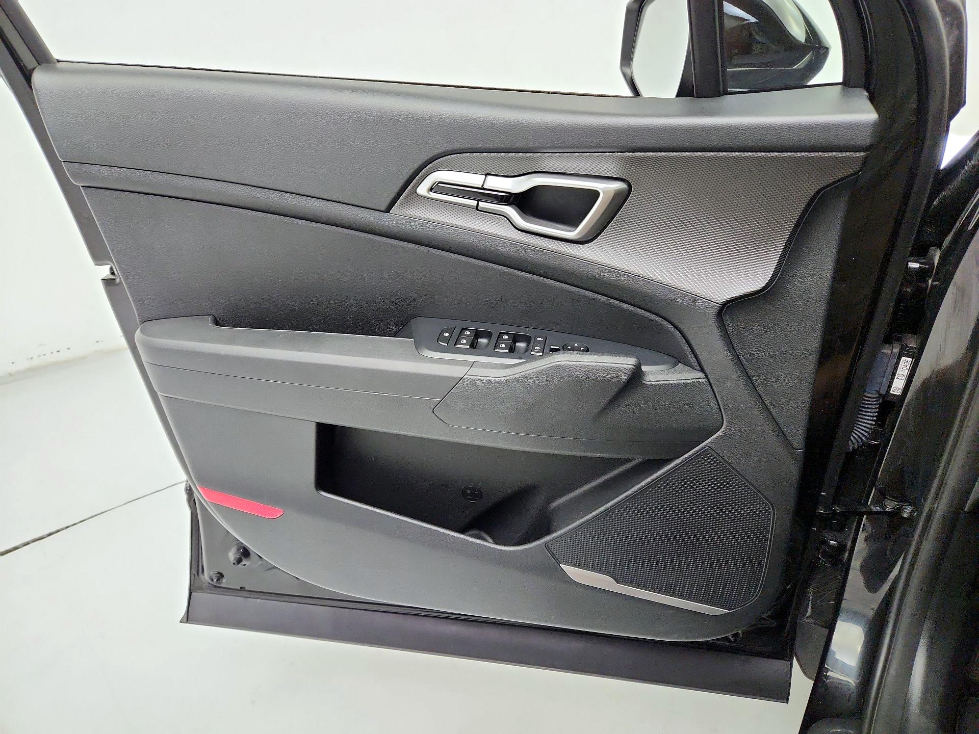 Thumbnail: 2025 Kia Sportage - 12