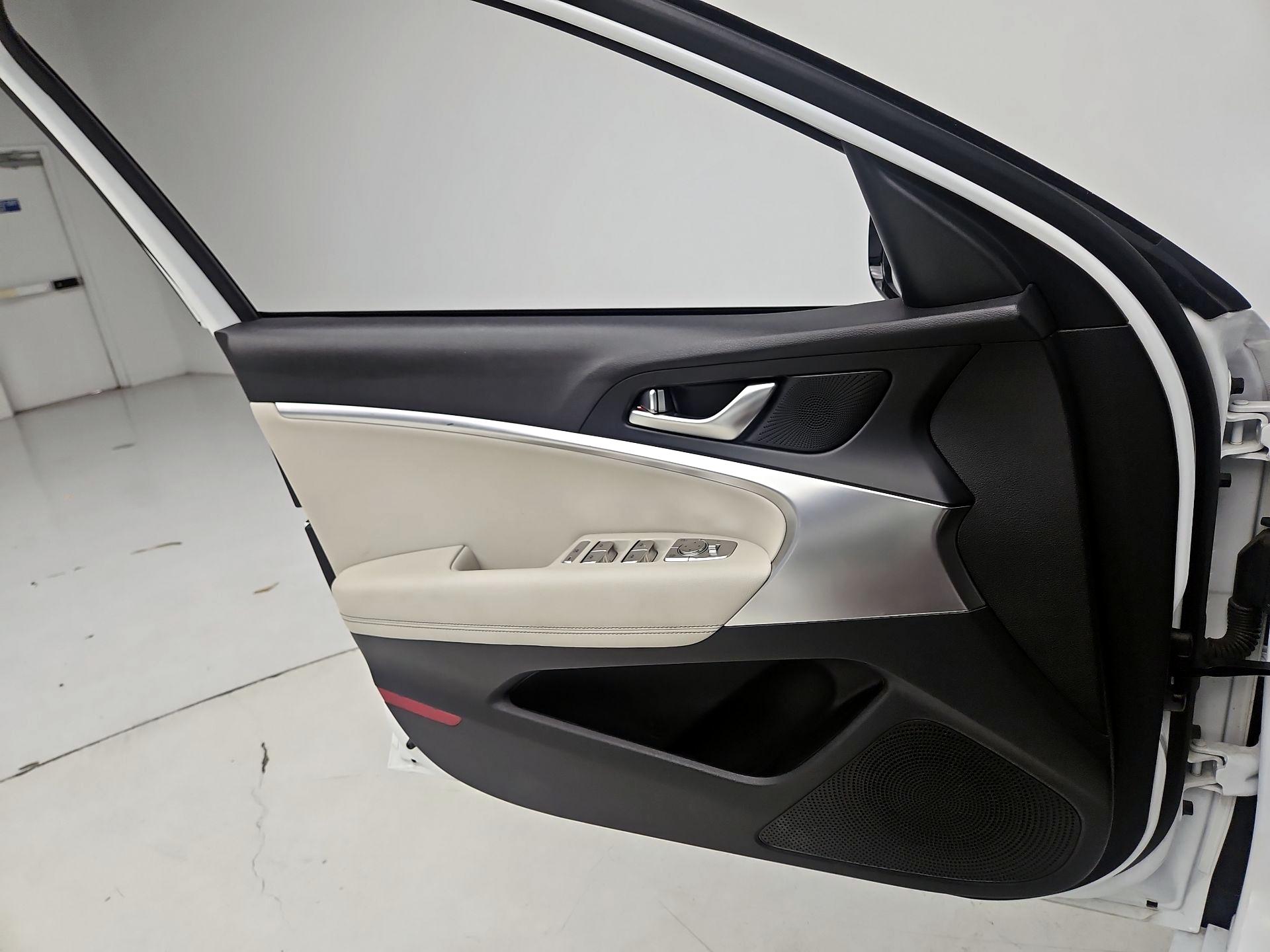 Thumbnail: 2025 Genesis G70 - 12