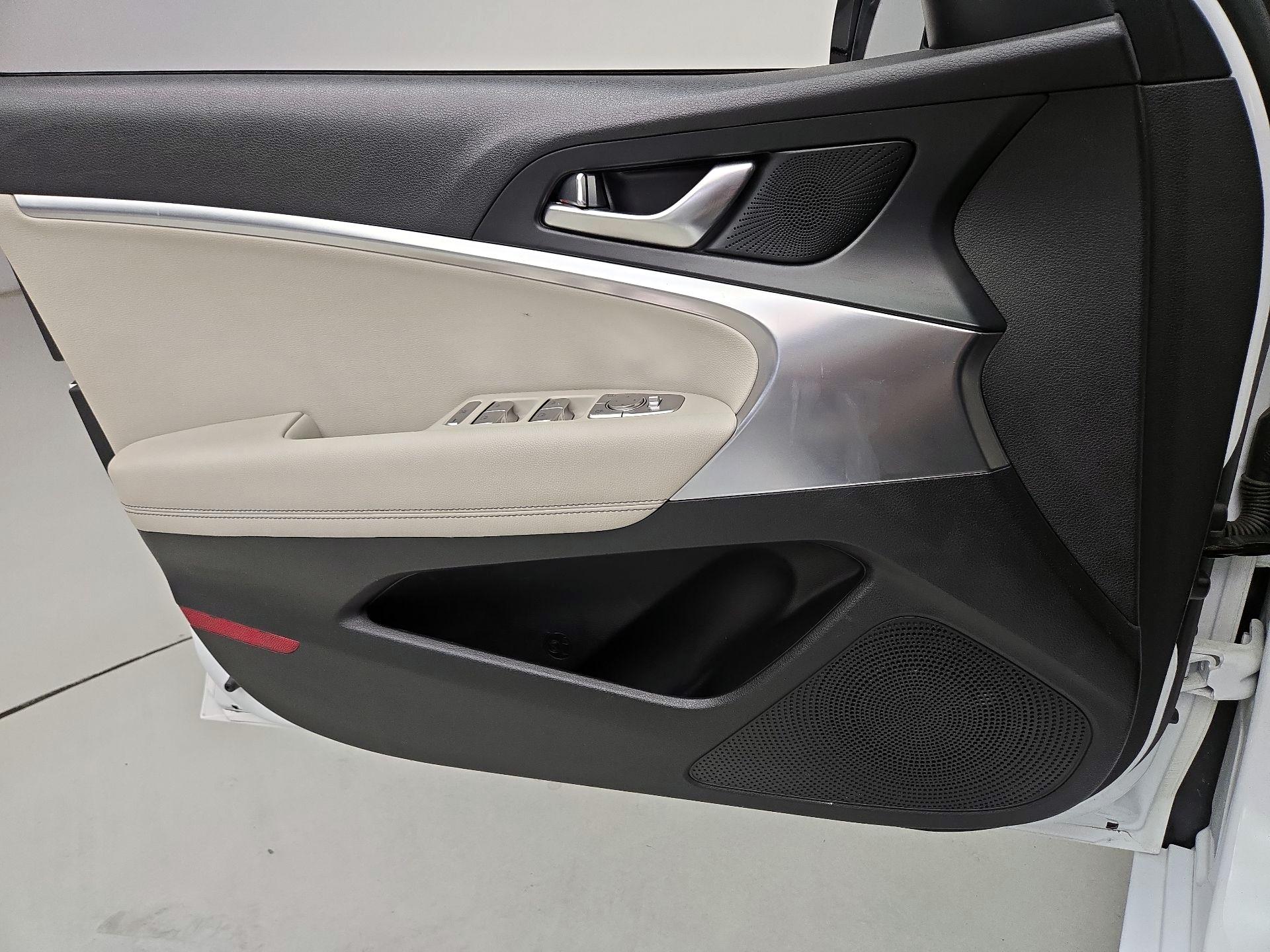 Thumbnail: 2025 Genesis G70 - 12