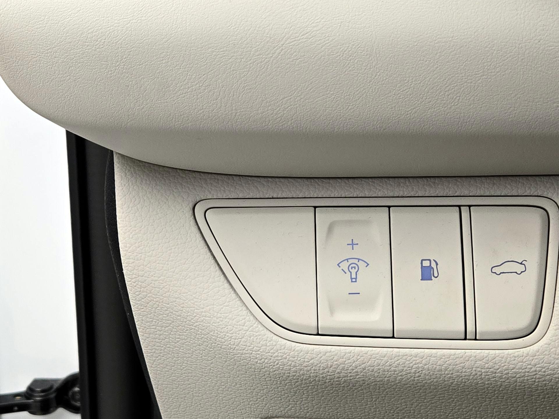 Thumbnail: 2025 Genesis G70 - 13