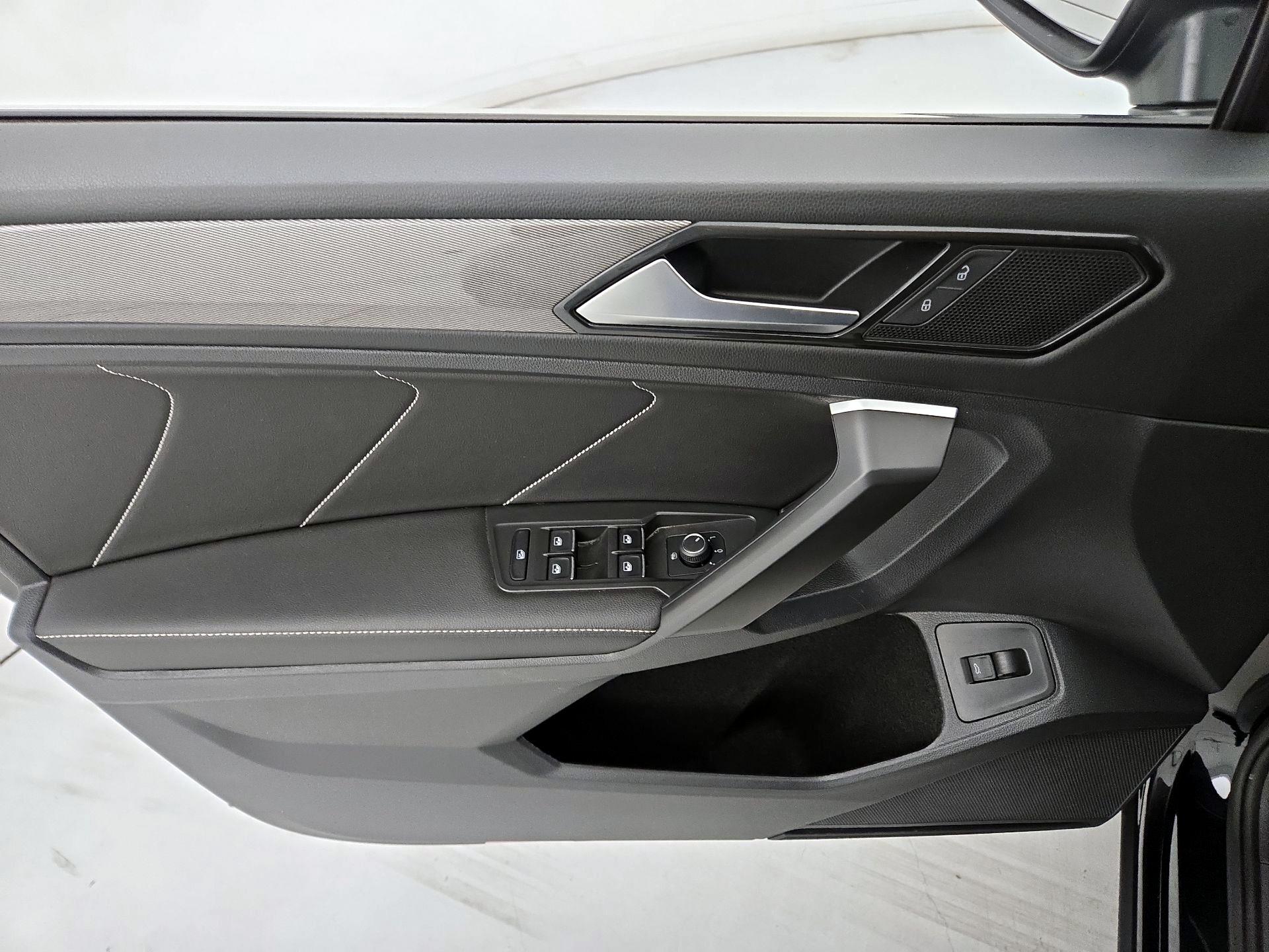 Thumbnail: 2024 Volkswagen Tiguan - 12