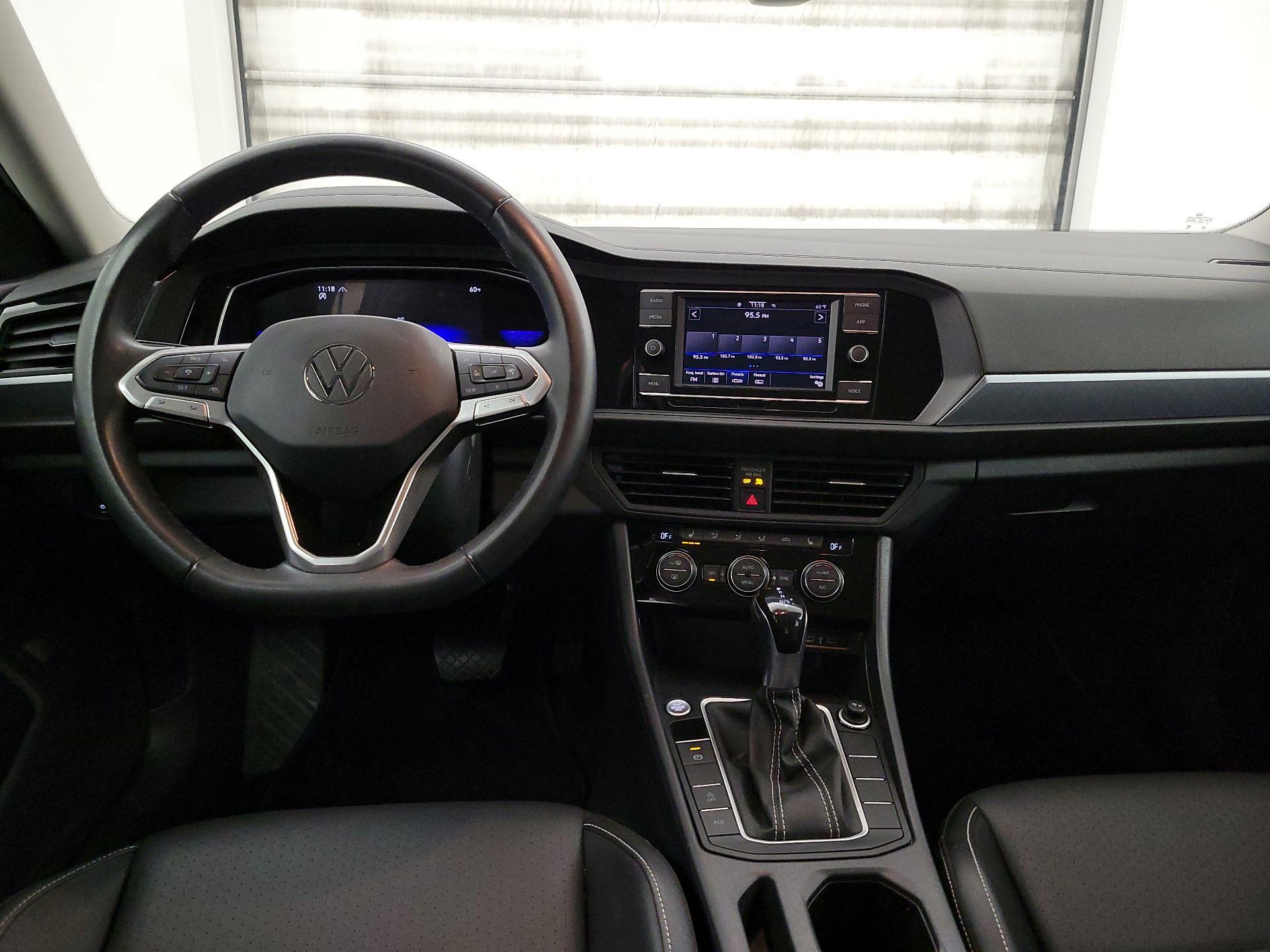 Thumbnail: 2024 Volkswagen Jetta - 9