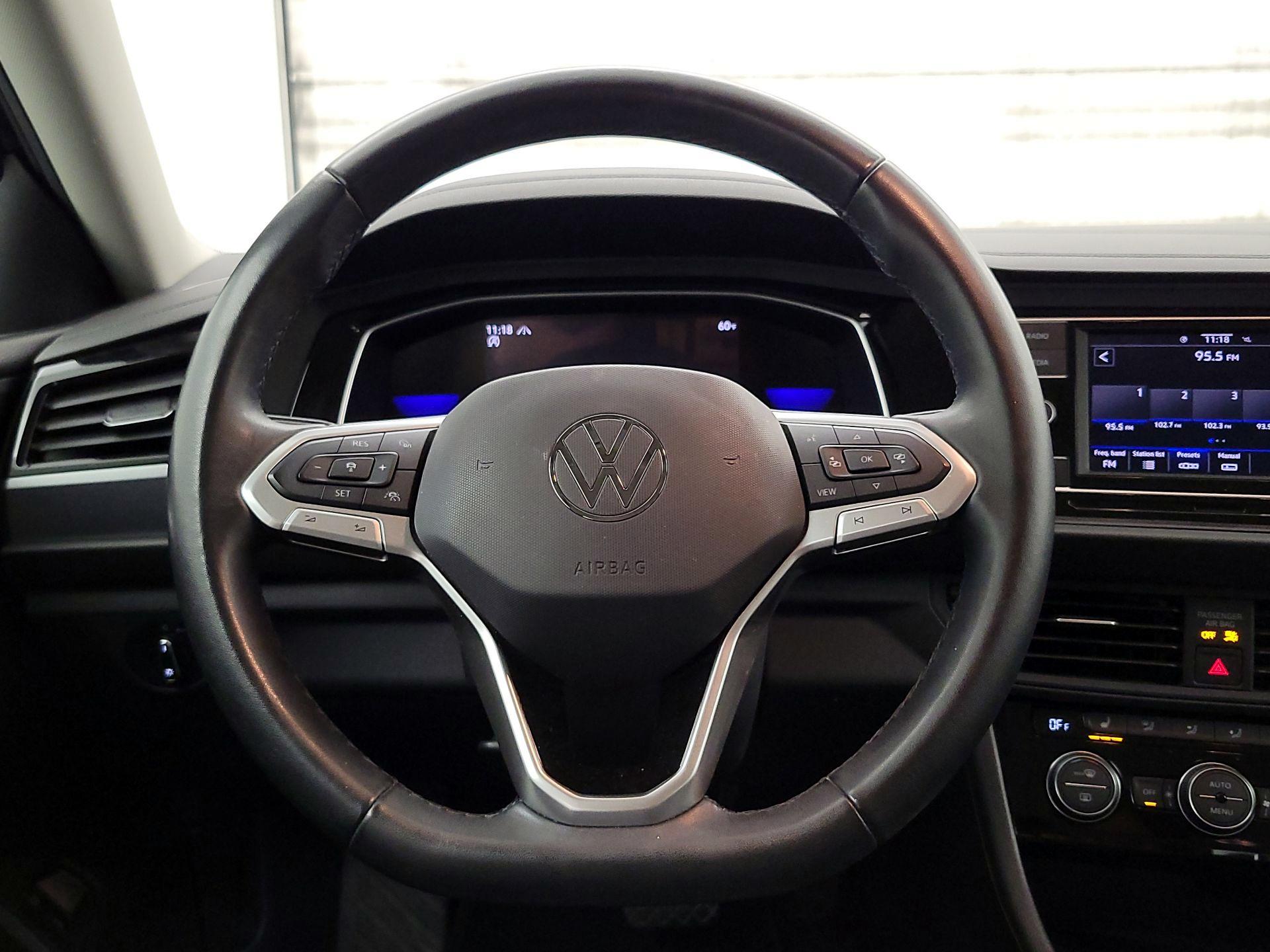 Thumbnail: 2024 Volkswagen Jetta - 10