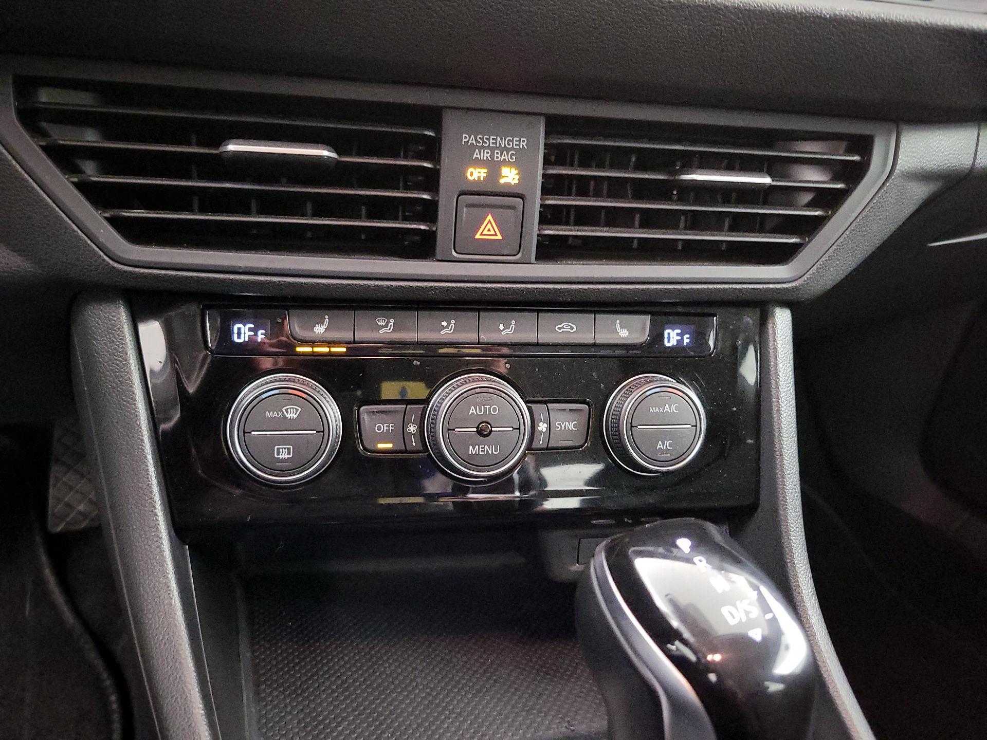 Thumbnail: 2024 Volkswagen Jetta - 16