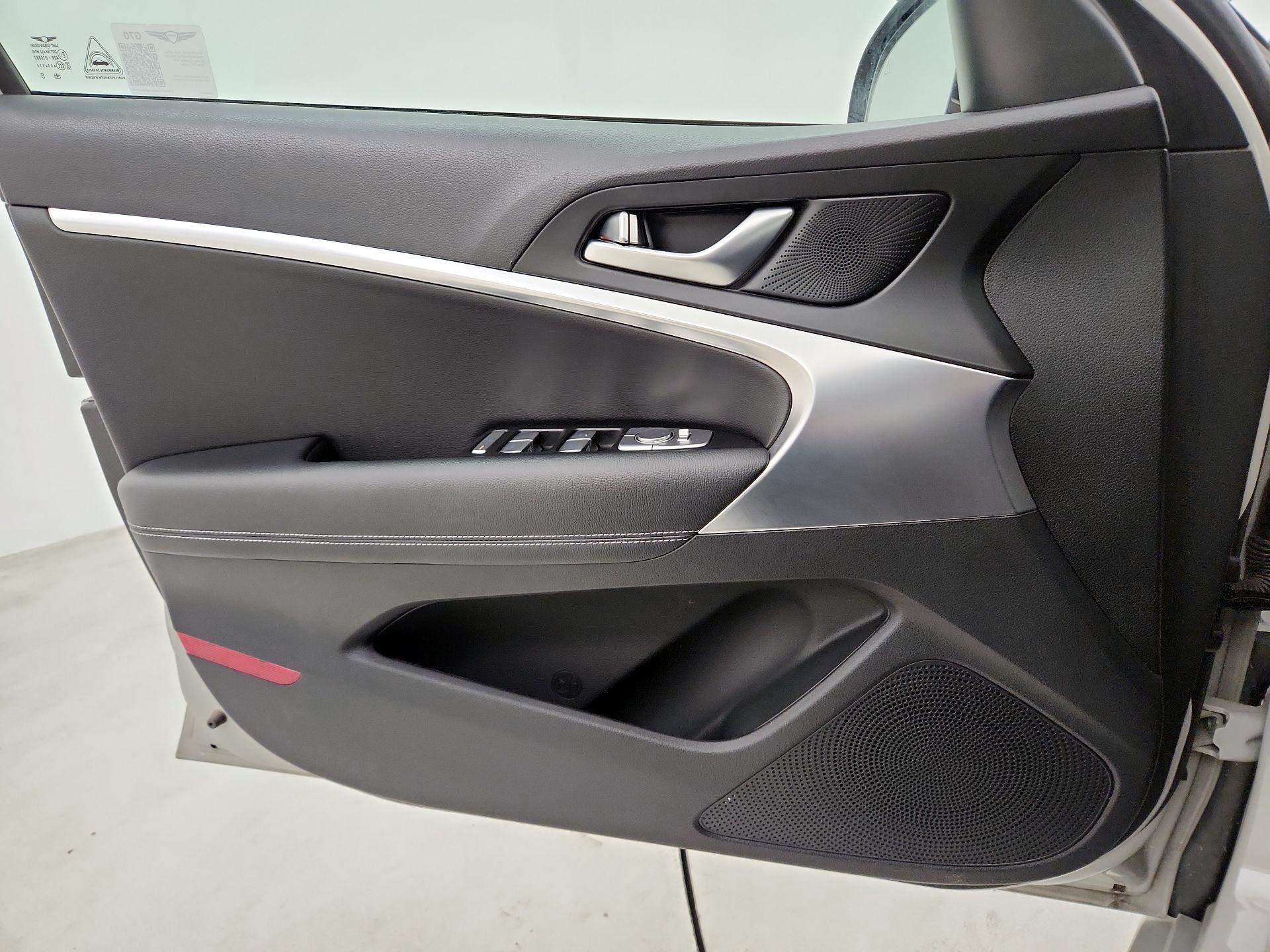 Thumbnail: 2025 Genesis G70 - 10