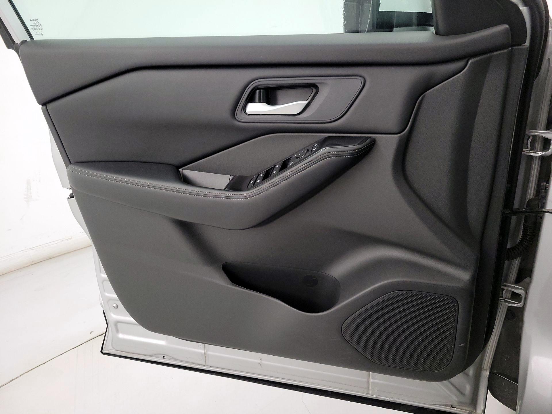 Thumbnail: 2025 Nissan Rogue - 12