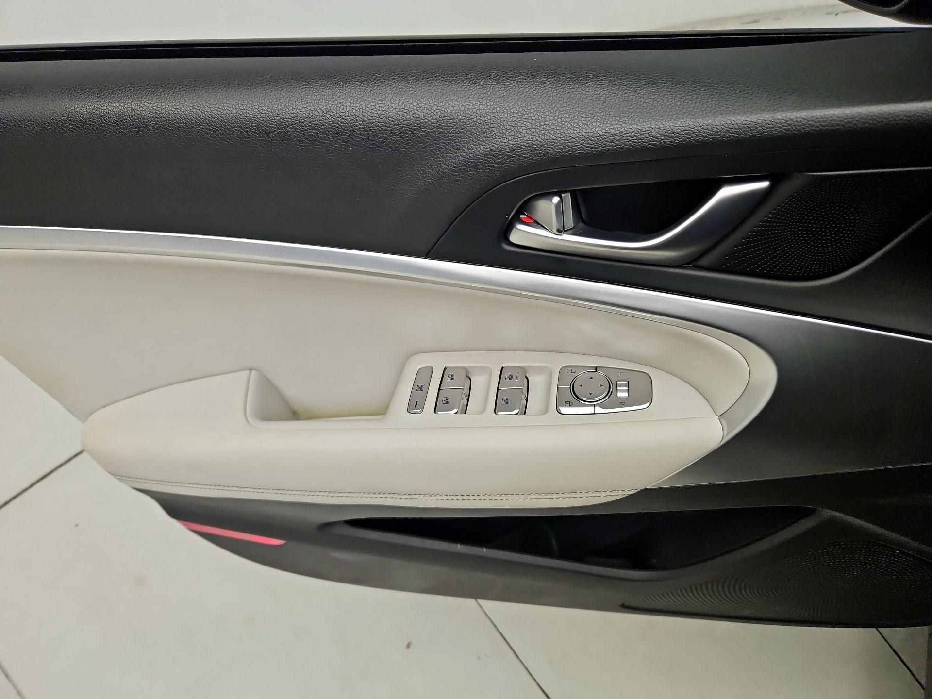 Thumbnail: 2025 Genesis G70 - 12