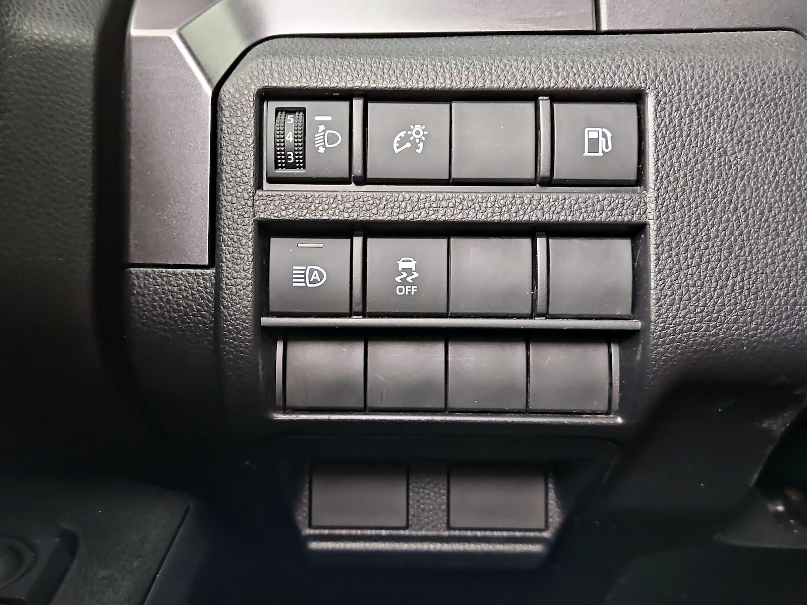 2025 Toyota 4Runner SR5 - Photo 14